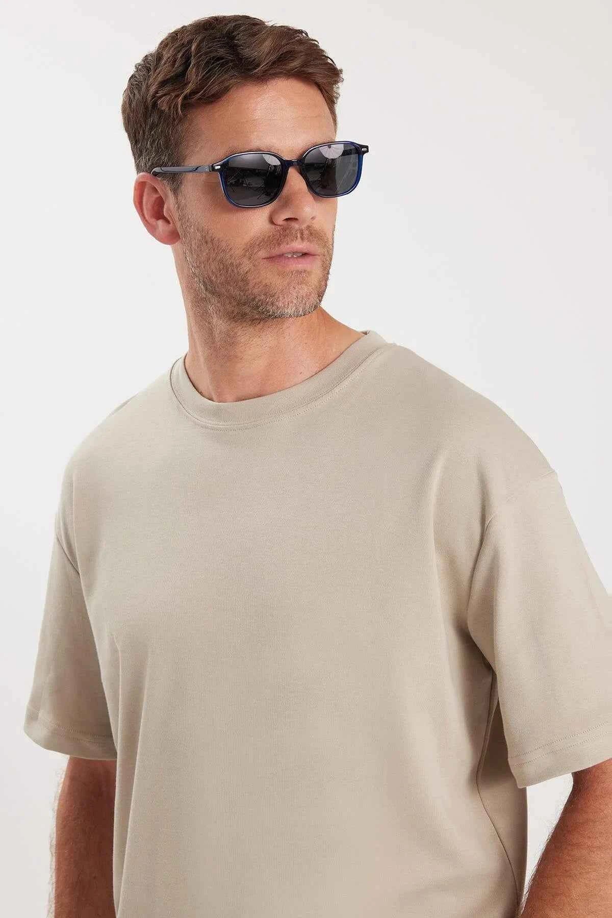 Oversize beige T-shirt crew neck and short sleeves, close-up