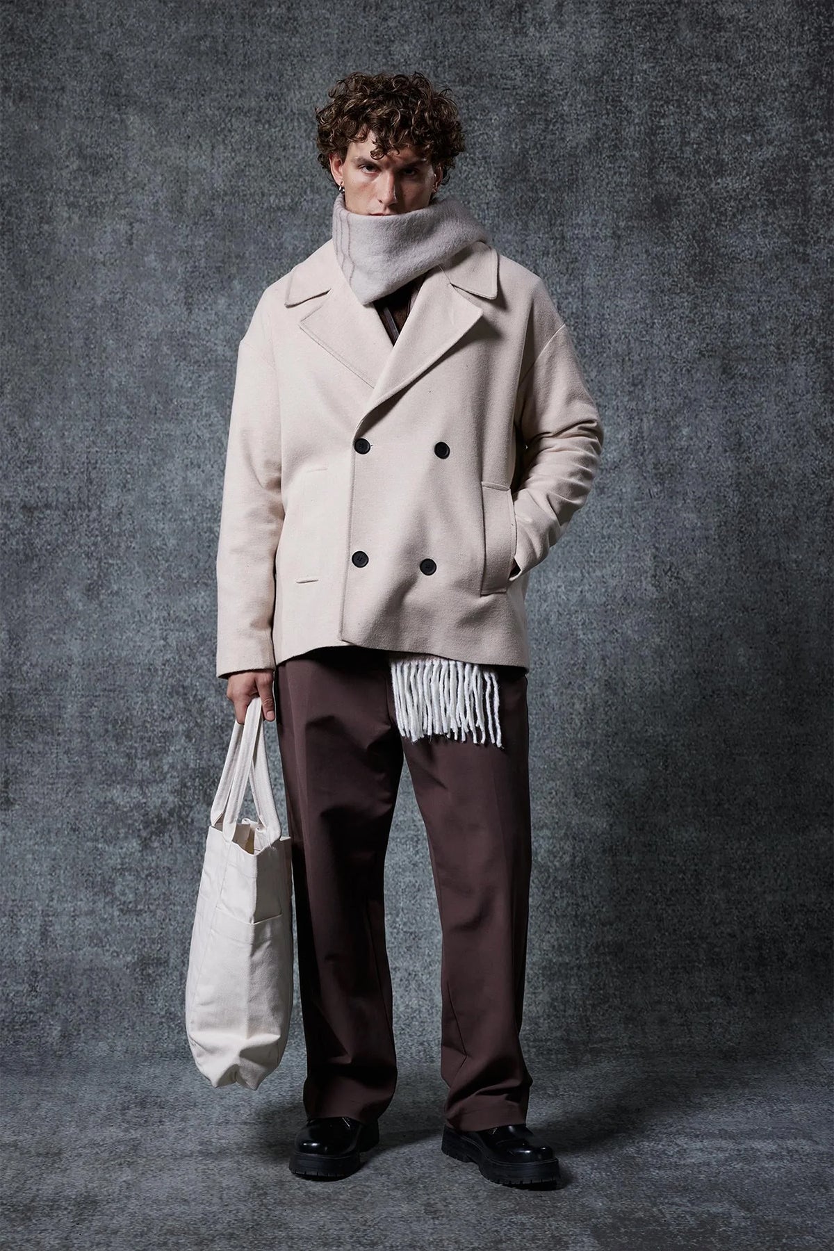 Men's oversized double-breasted coat in light beige with wide lapels and dark buttons