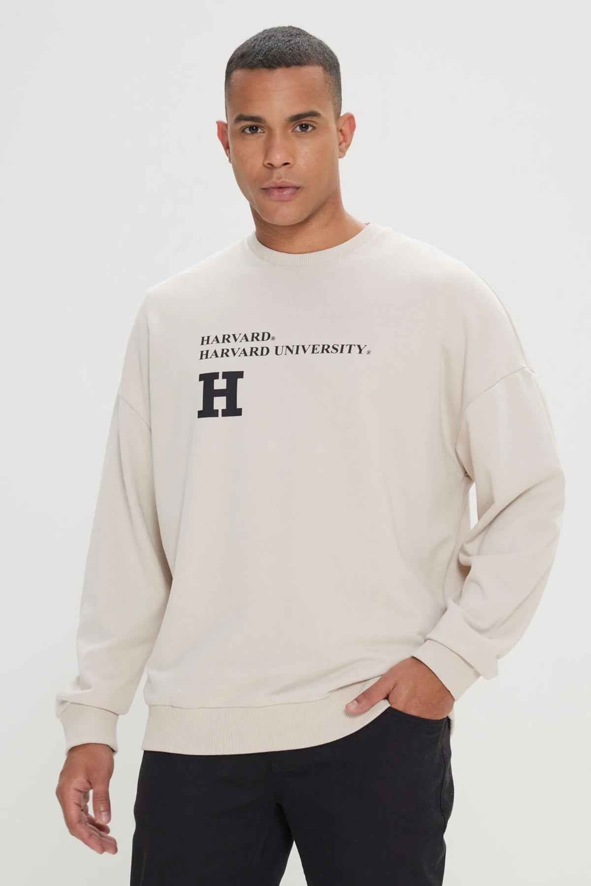 Beige oversized sweatshirt with Harvard chest logo