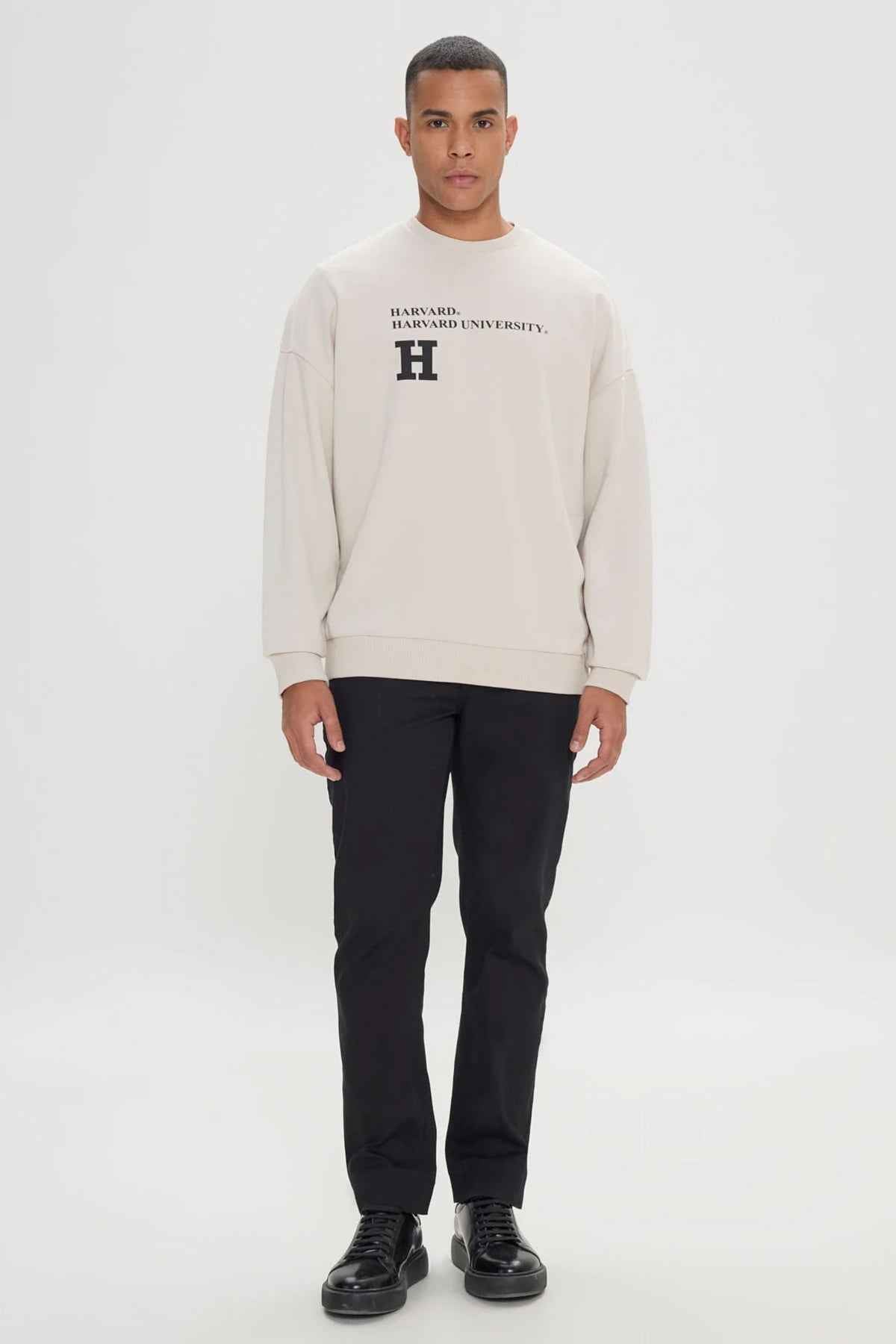 Beige oversized sweatshirt, front view on model
