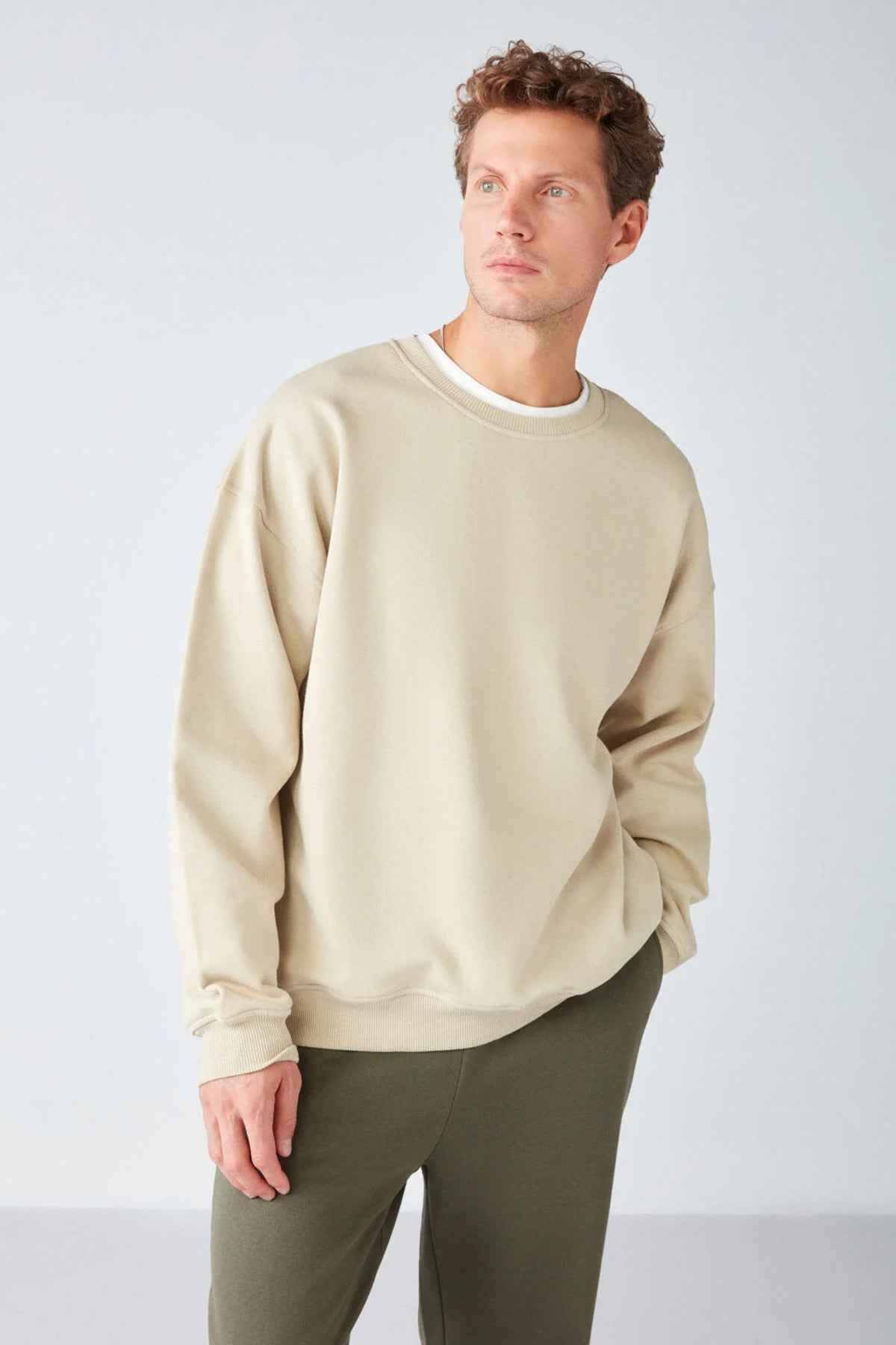 Men's beige oversized sweatshirt with crew neck and ribbed cuffs and hem, Stephan