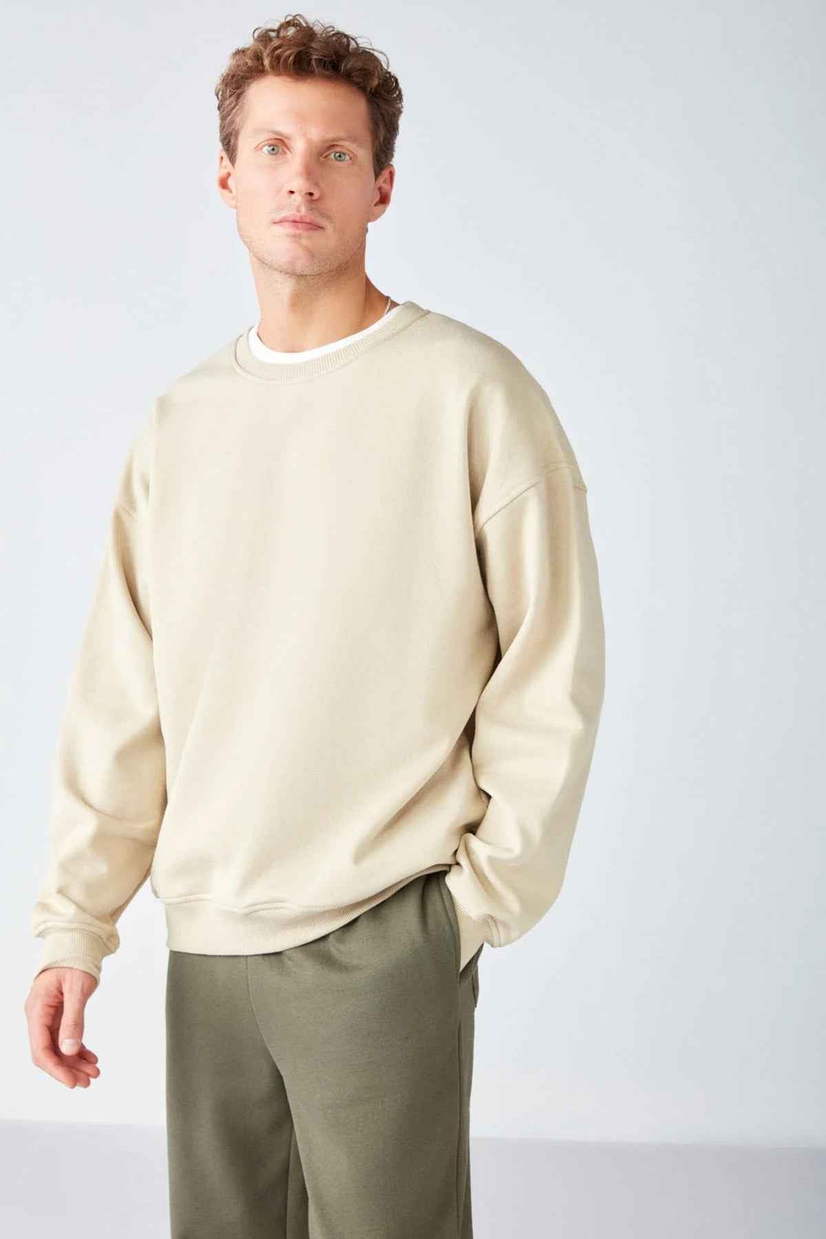 Men's beige oversized sweatshirt with crew neck and ribbed collar, cuffs, and hem, Stephan