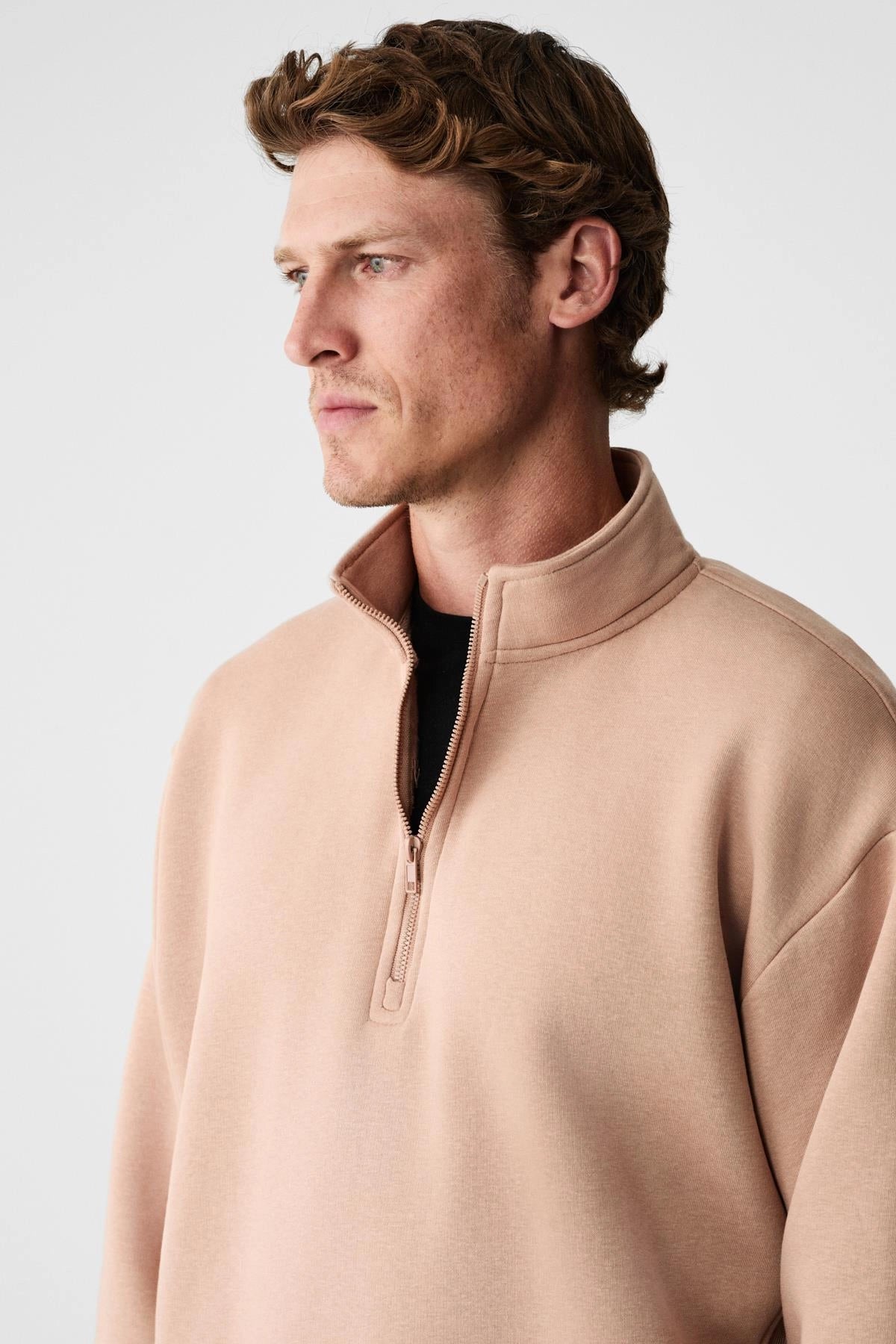 Men's beige BAXTER stand-collar half-zip sweatshirt, close-up neckline