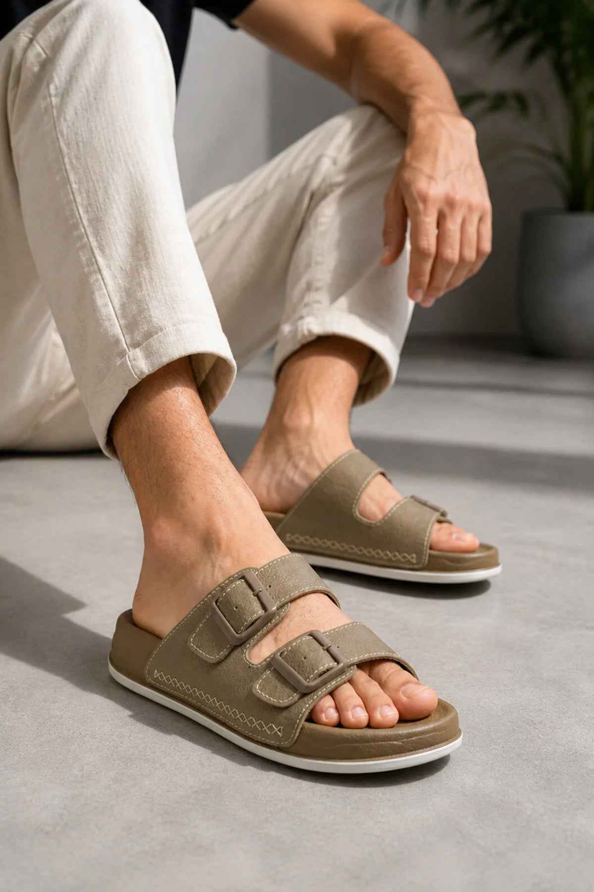 Men's beige open-toe slippers, low-profile slide with two adjustable straps