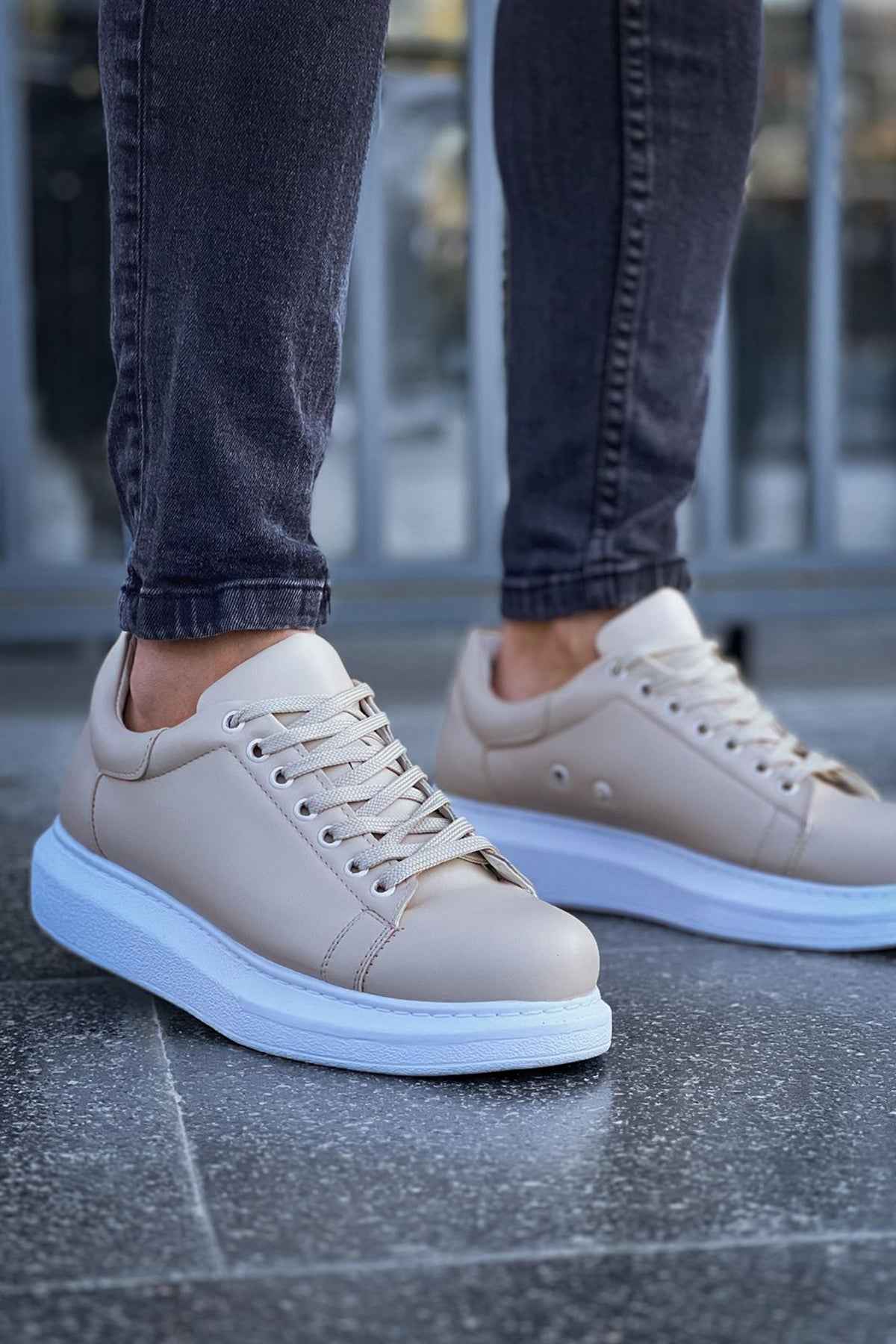 Men's Apollo beige sneakers, side view with lace-up design and light blue sole