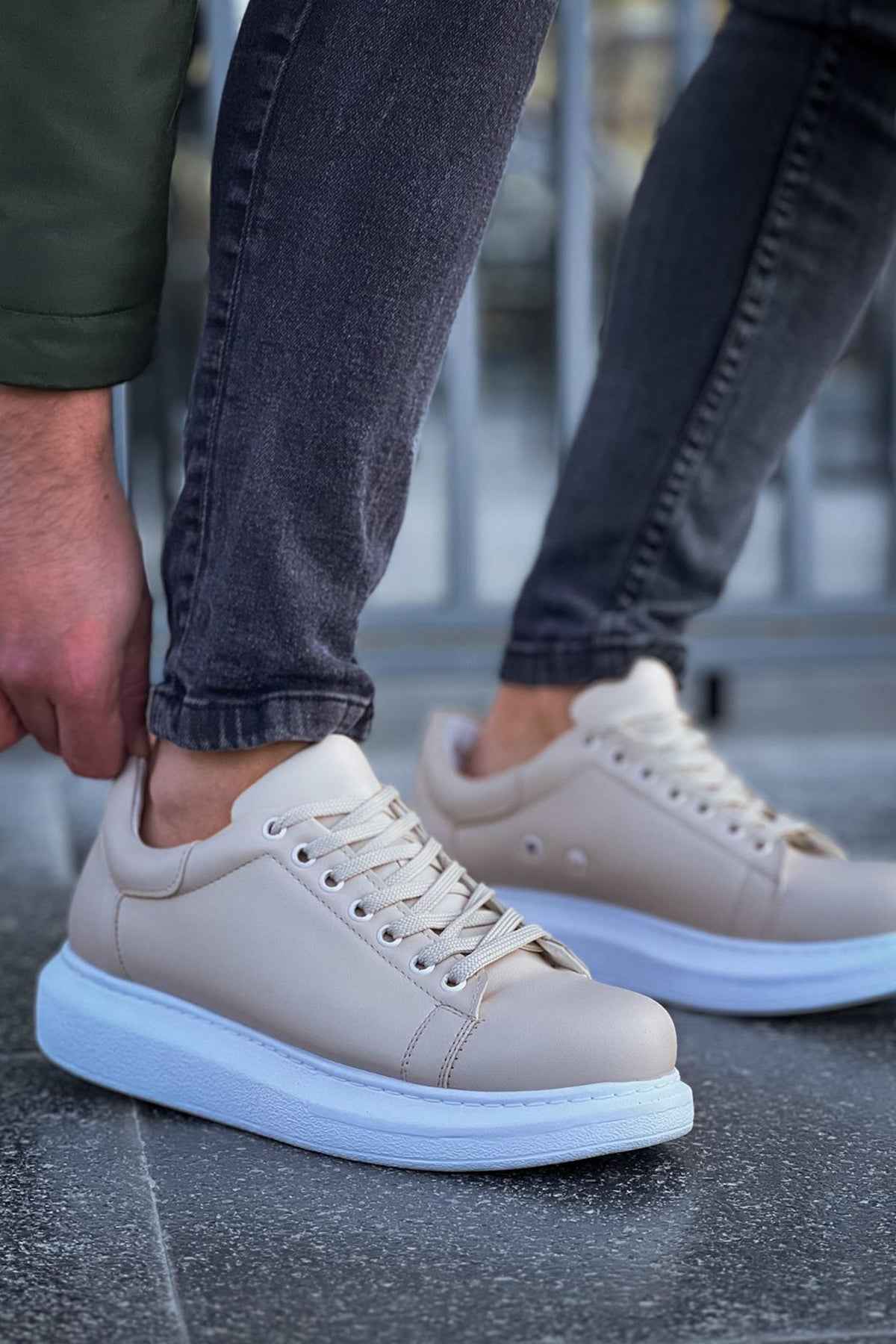 Men's Apollo beige sneakers, close front view with white laces