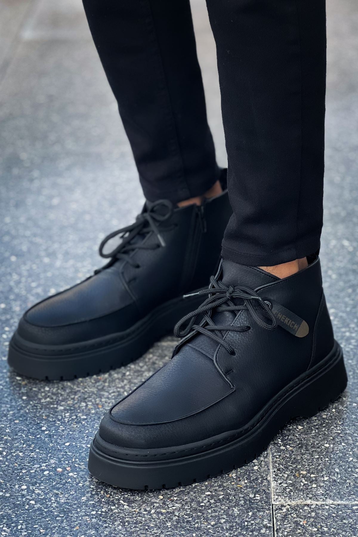 Men's black lace-up casual boots with round toe and thick rubber sole