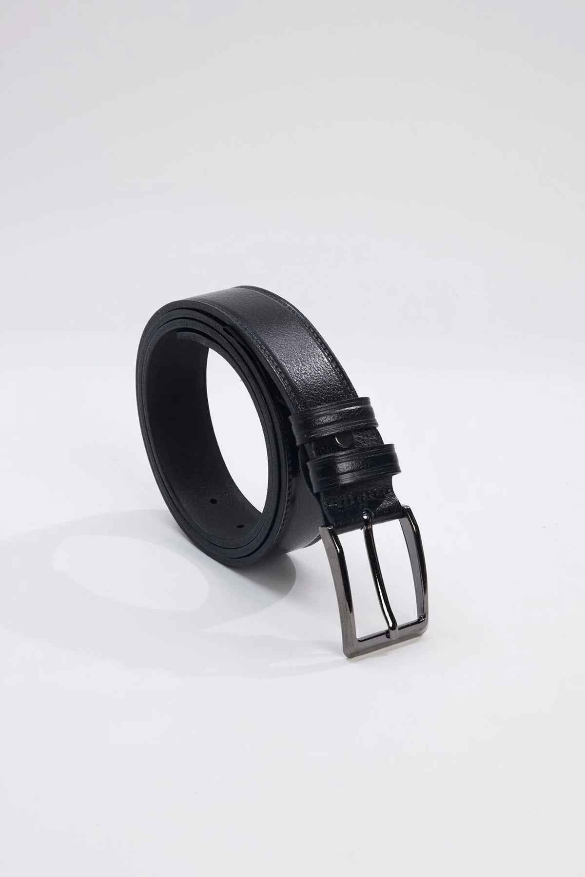 Men's genuine leather belt with metal buckle, black.