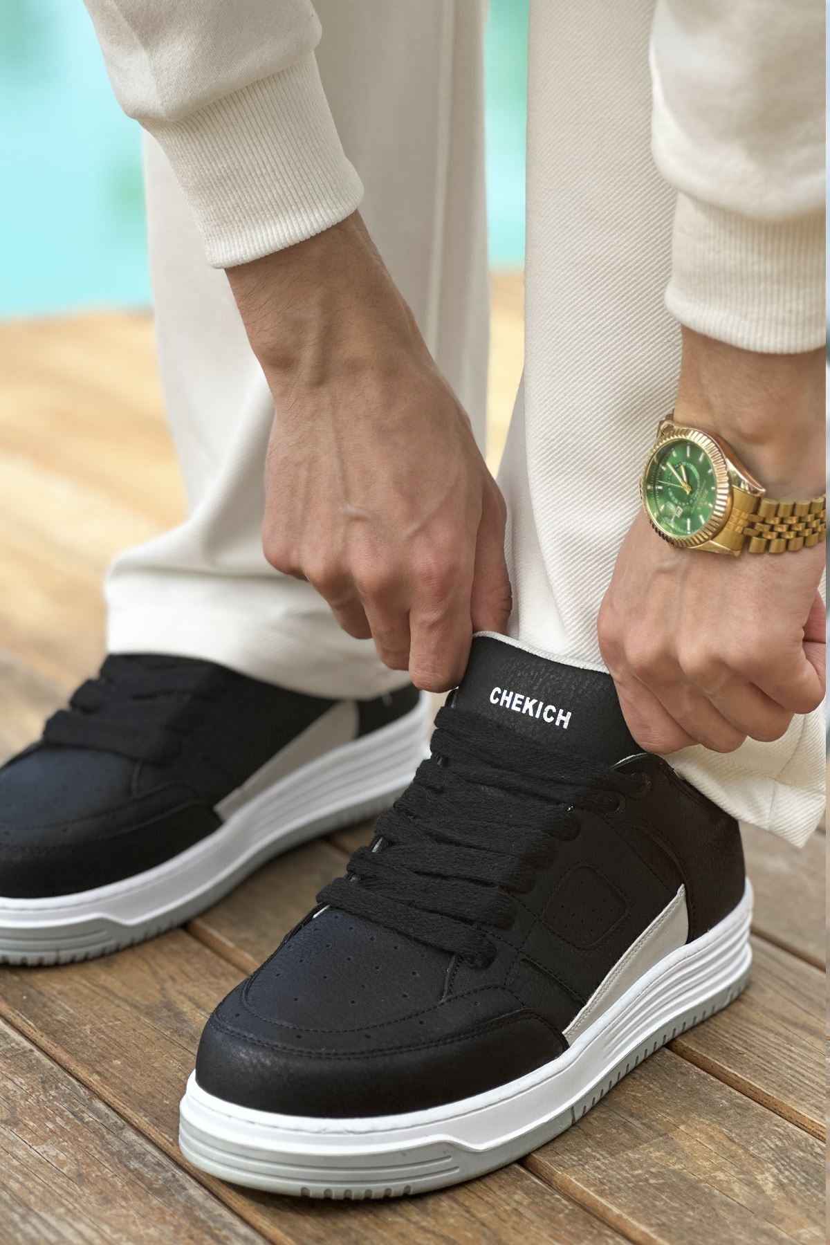 Men's black sneakers with lace-up closure and white platform sole