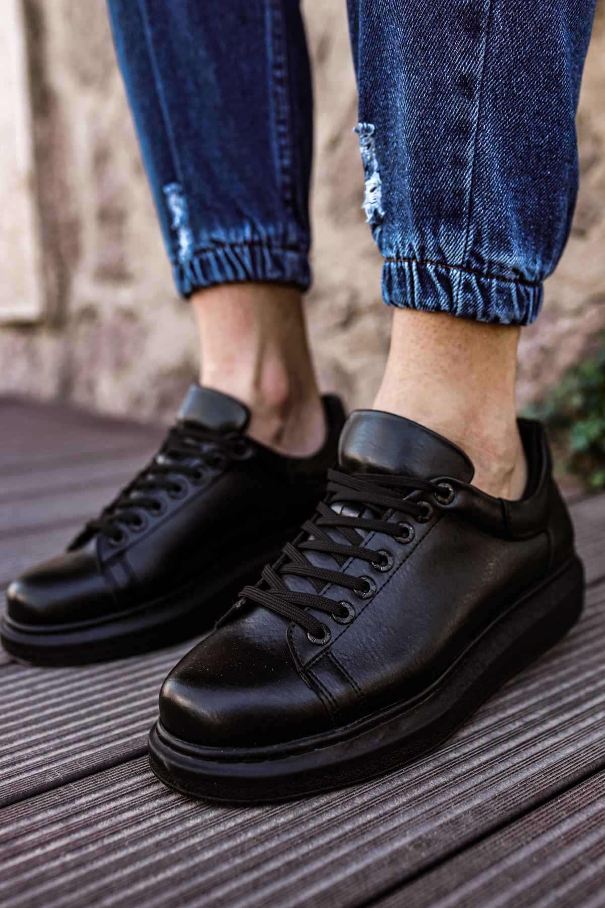 Men's Apollo black lace-up sneakers with rubber sole