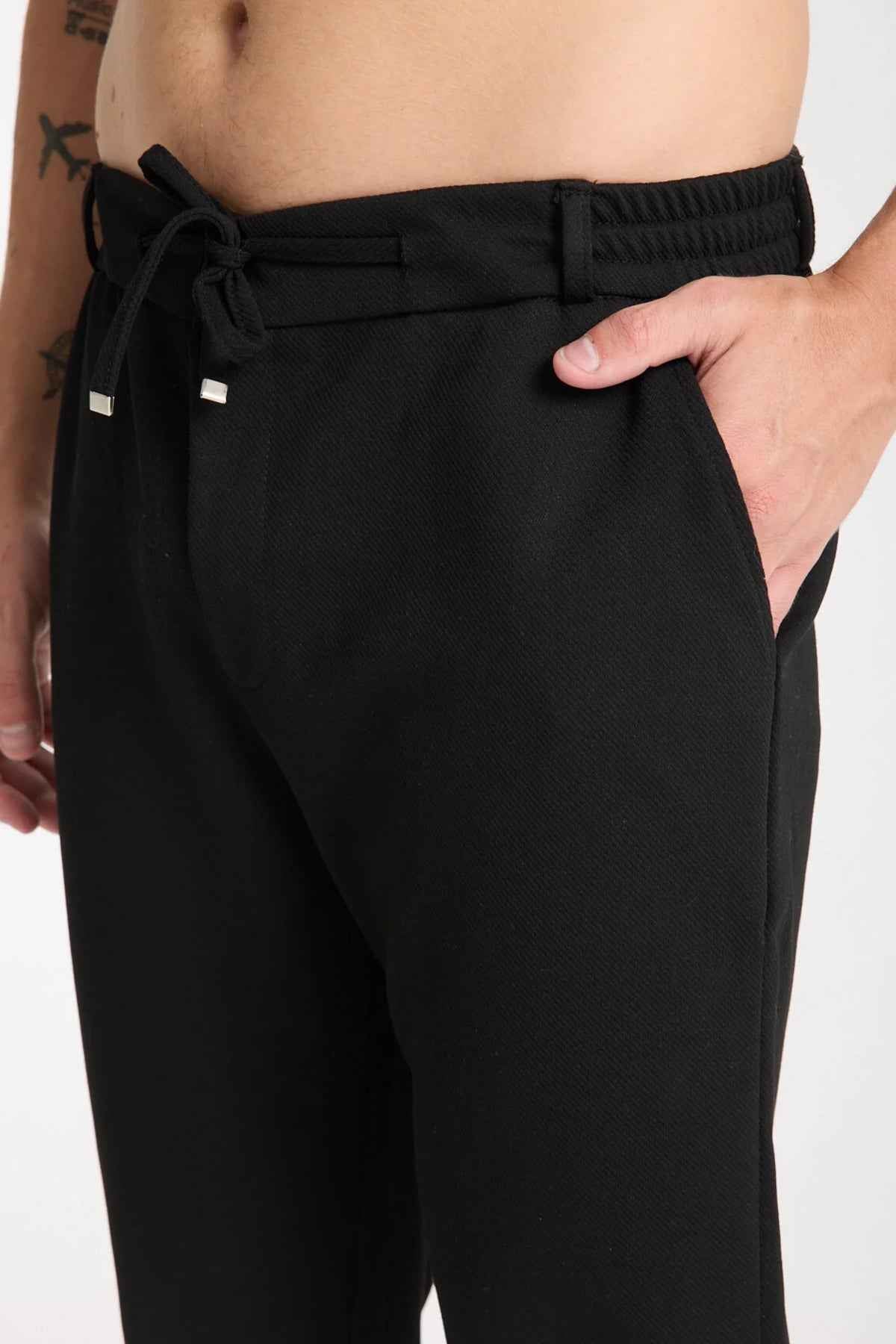 Kaphone men's black sweatpants close-up of elastic waistband and drawstring