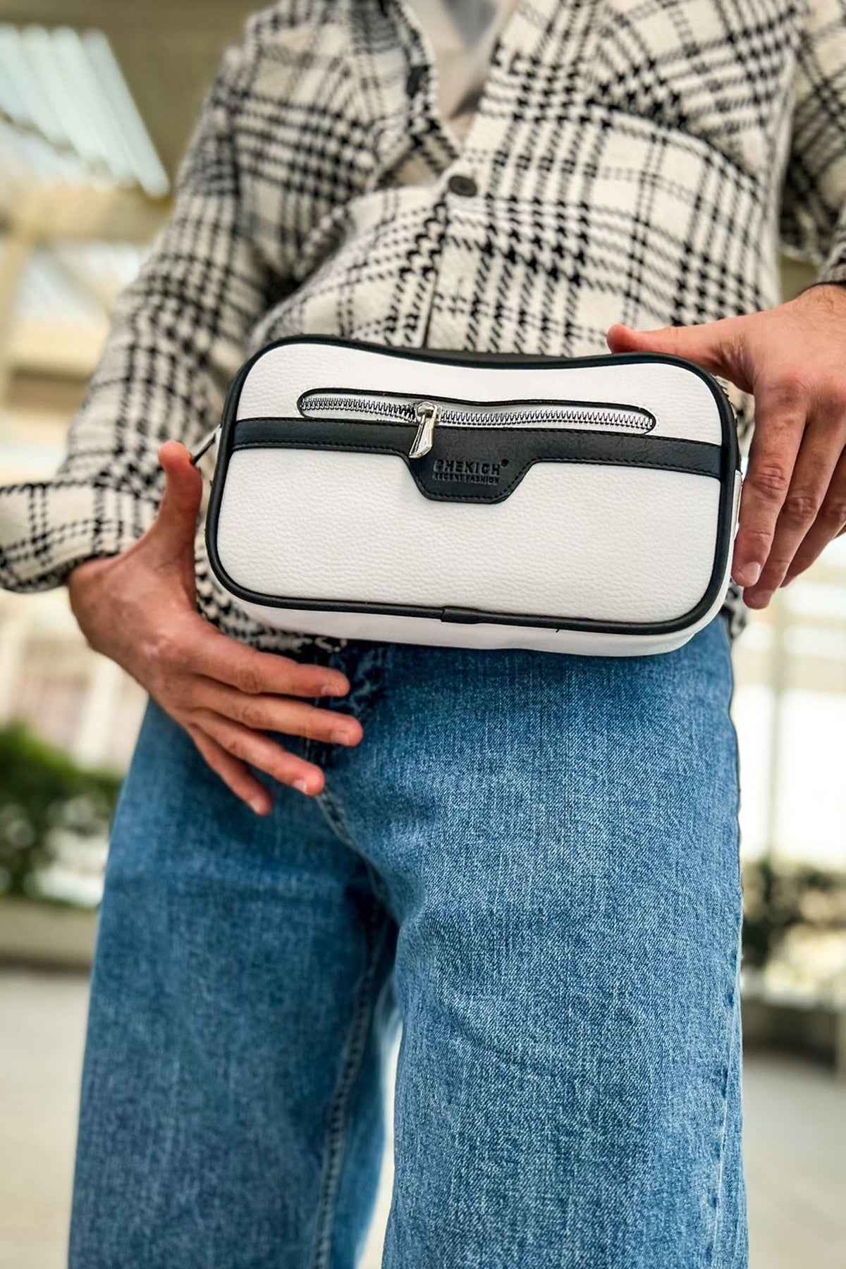 Tablet bag CH101 in white with black trim, top zip and front flap pocket
