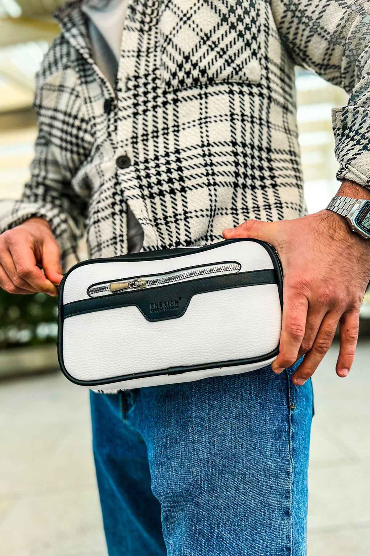 Tablet bag CH101 in white faux leather with black flap and zip pocket