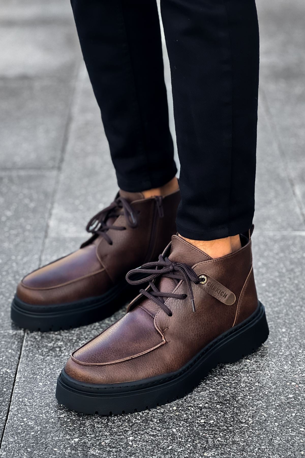 Men's brown lace-up casual ankle boots, rounded toe and dark rubber outsole