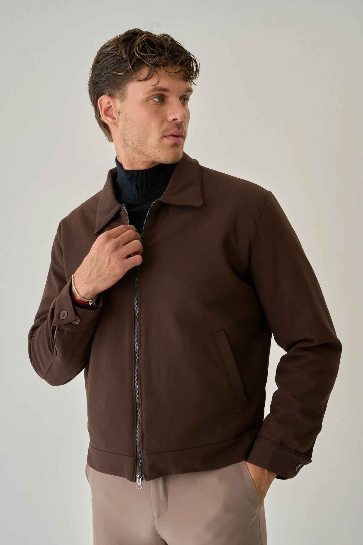 Bossago men’s brown regular-fit jacket with full-zip front and point collar