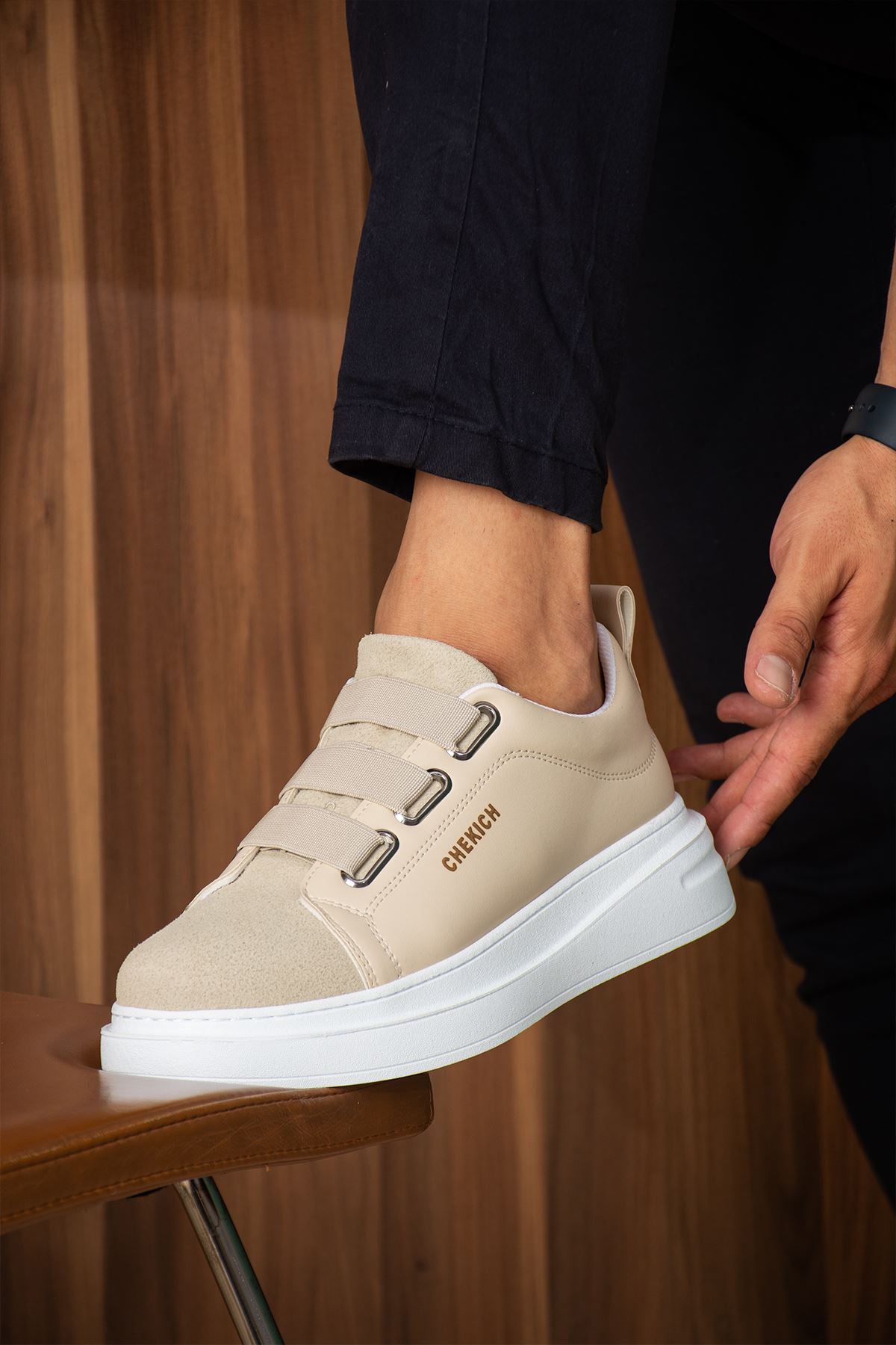 Beige casual sneakers with two adjustable straps and white rubber sole