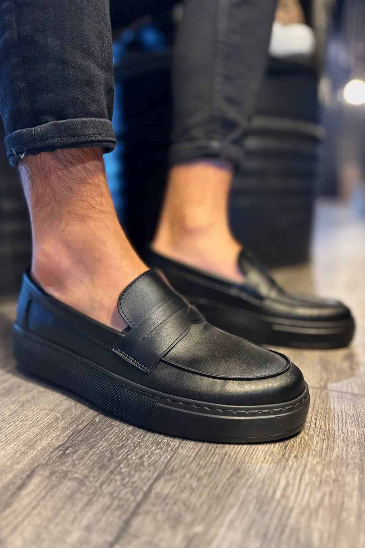 Men's casual black loafers, slip-on style with stitched apron toe and low sole