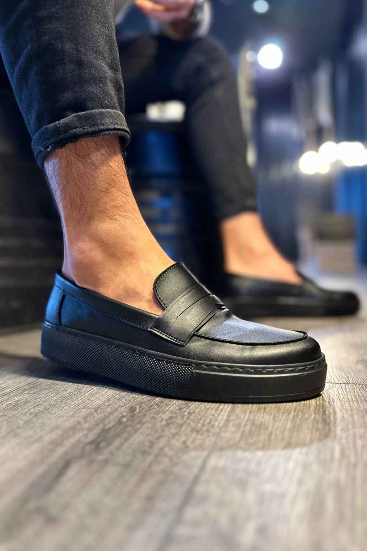 Men's casual black loafers, slip-on with low-profile rubber sole and stitched side