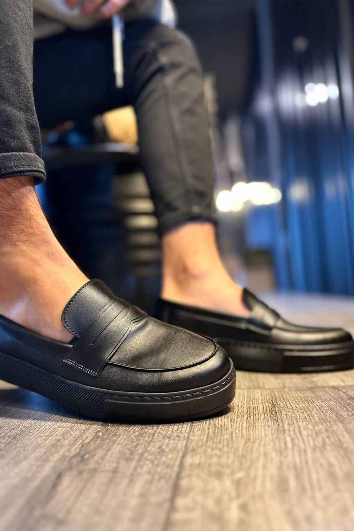 Men's casual black loafers, side stitching and apron toe with thick low sole