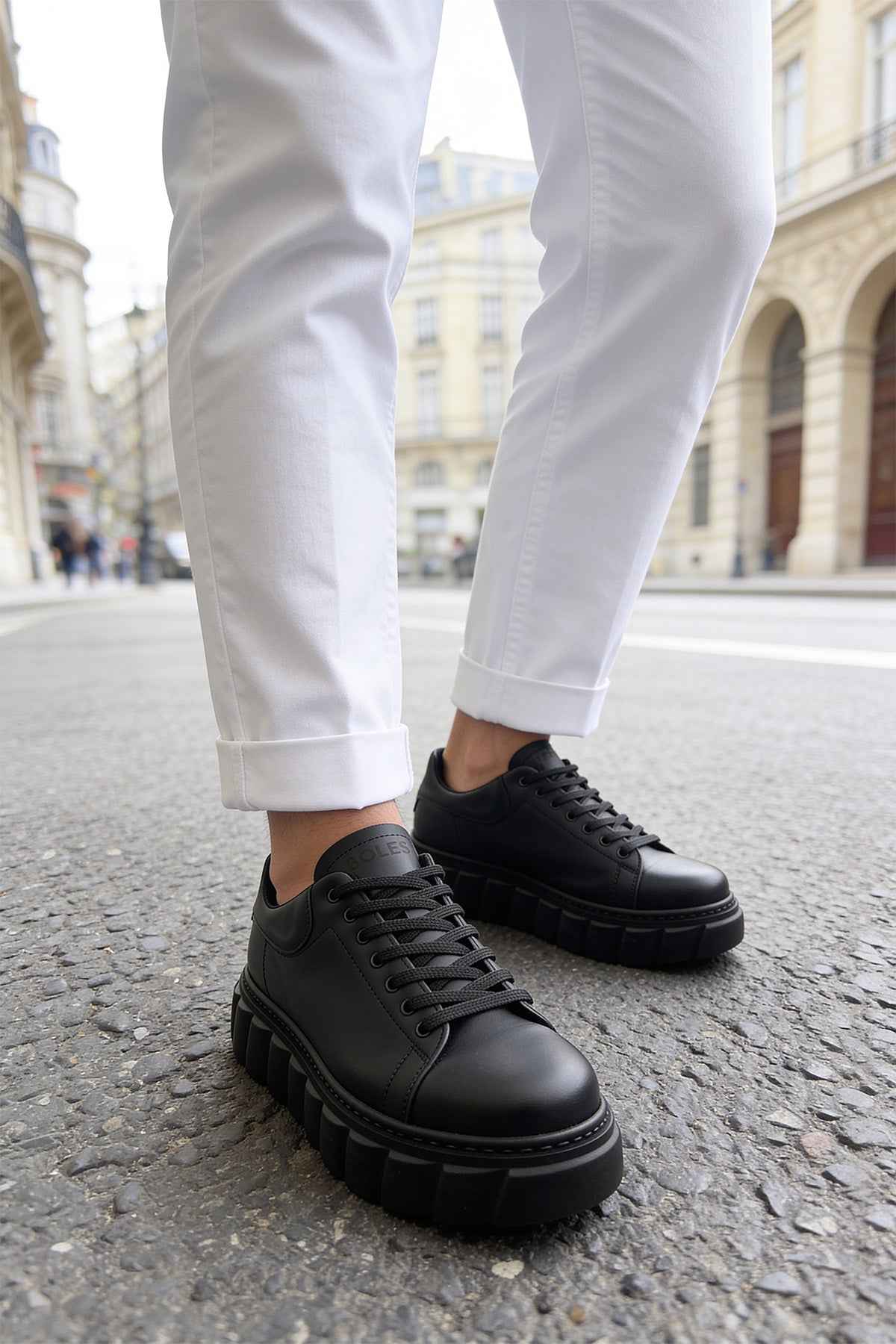 Men's casual black sneakers with lace-up vamp and thick rubber sole