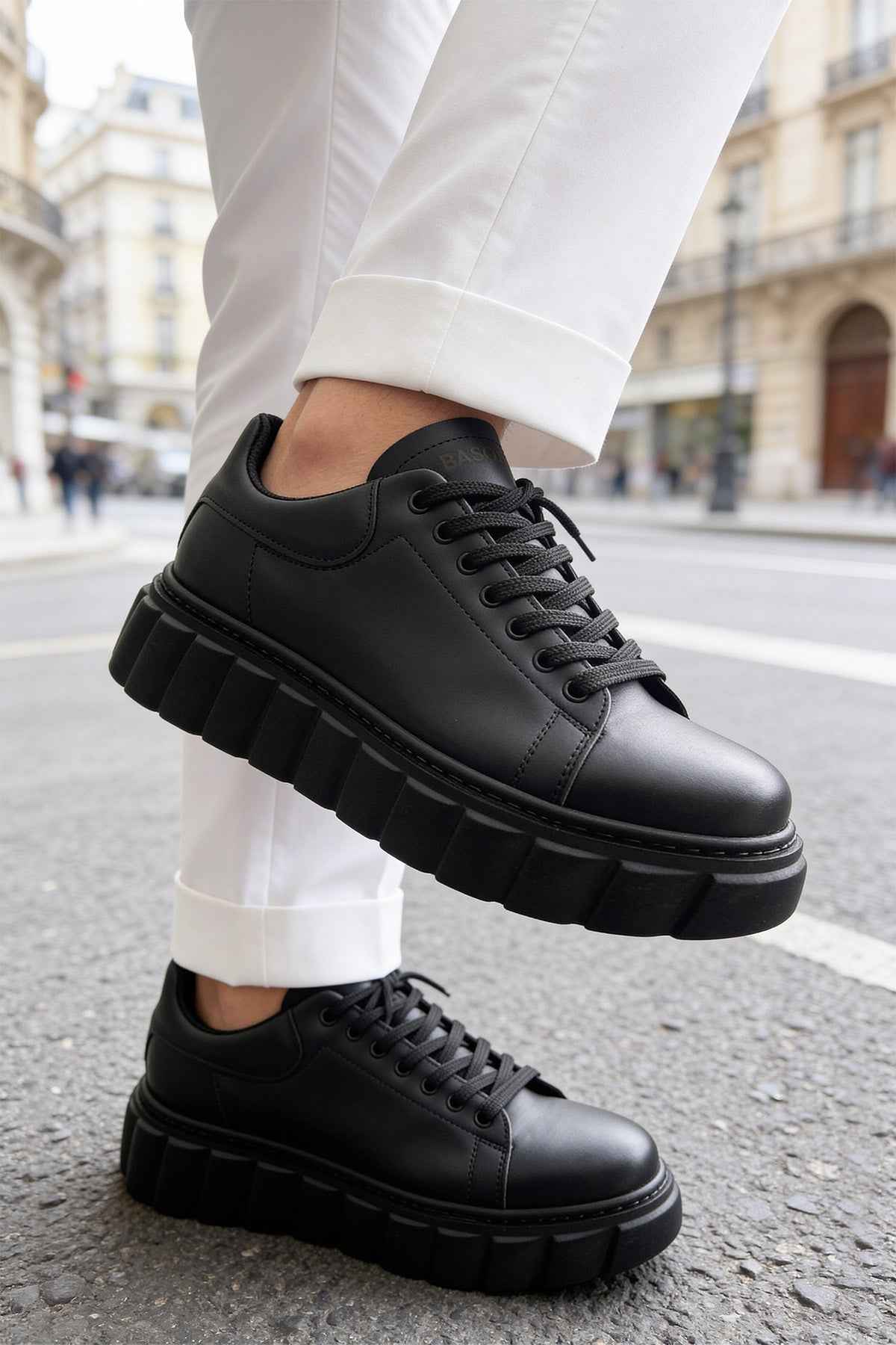 Men's casual black sneakers, low-top lace-up with rugged platform sole