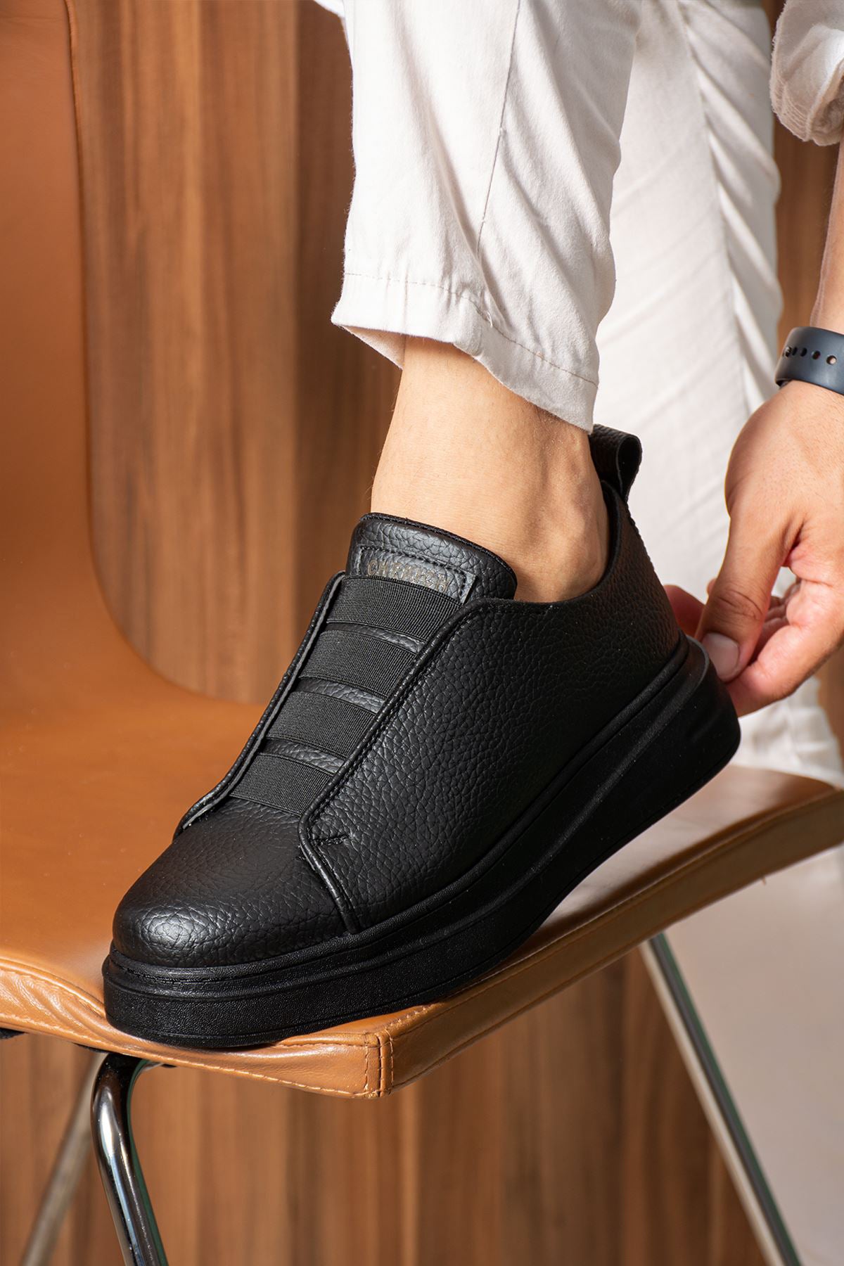 Black casual sneakers with padded collar and side seam detail