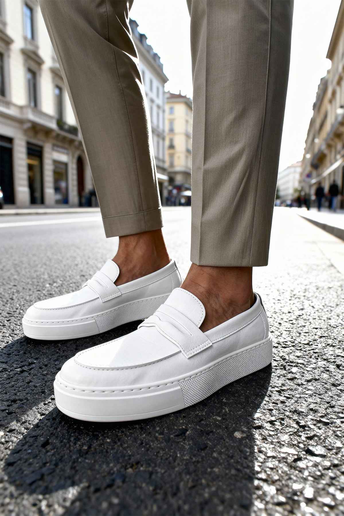 Men's casual white loafers with slip-on strap, low-profile sole