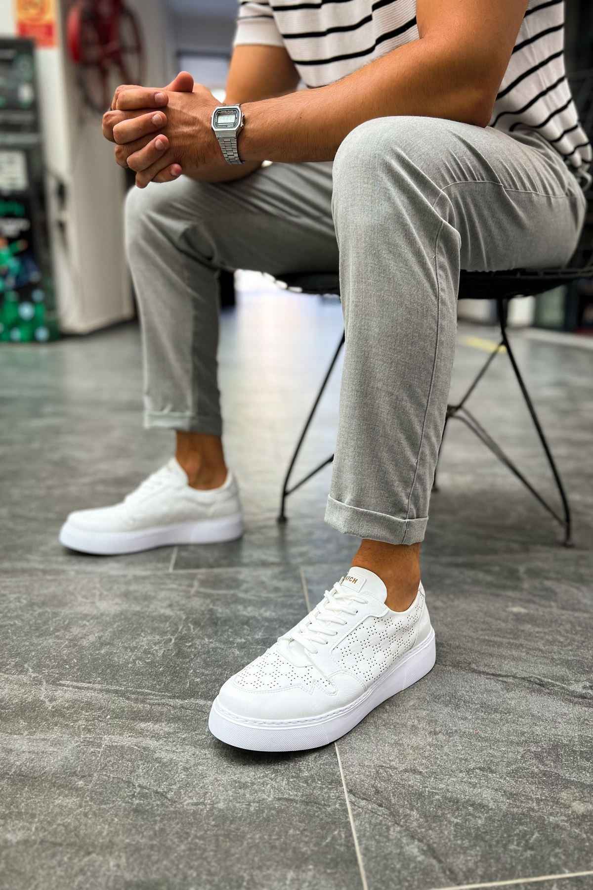 Men's white low-top casual sneakers, lace-up with textured side panels