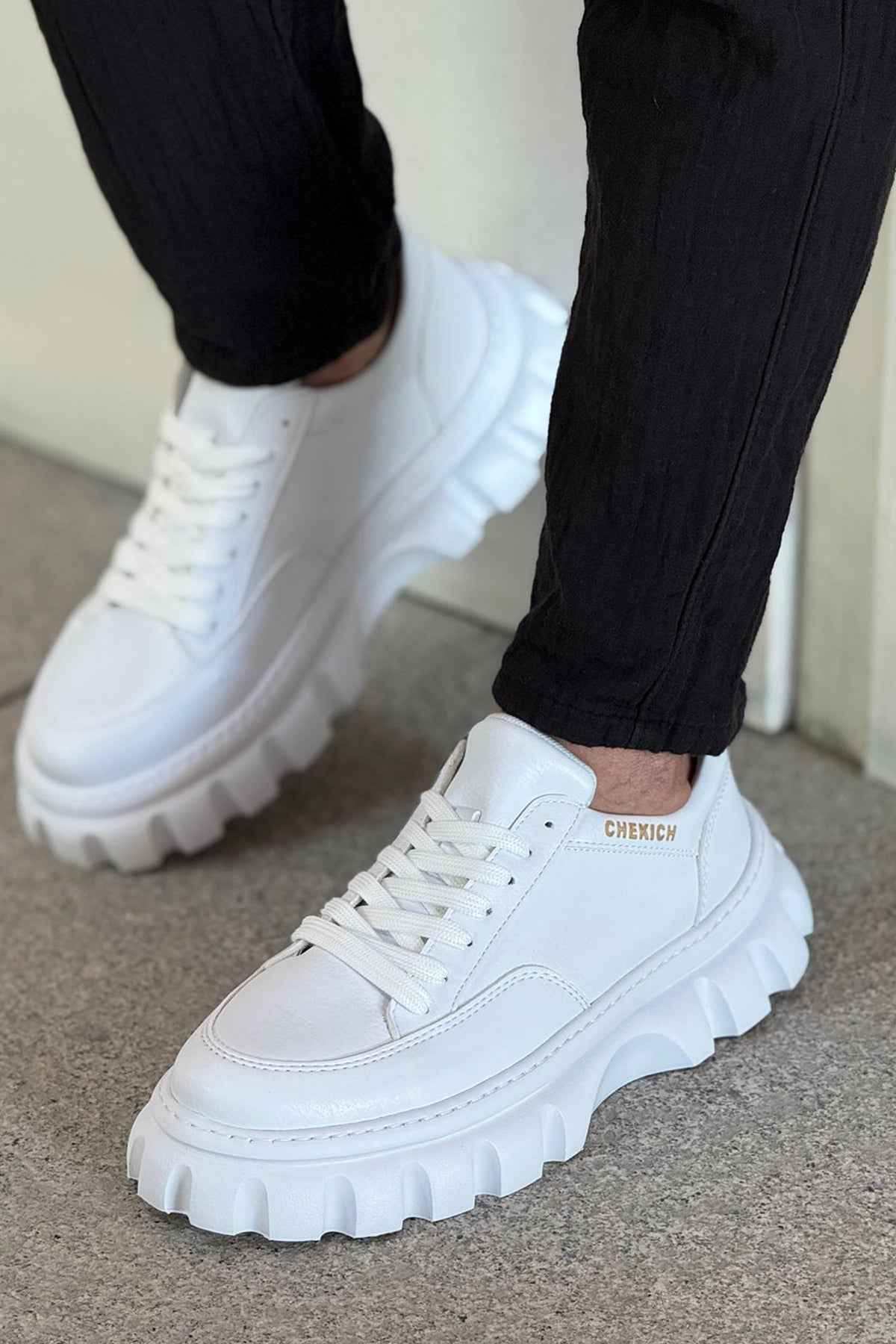 Men's white low-top sneakers, lace-up design with chunky tread and cushioned sole