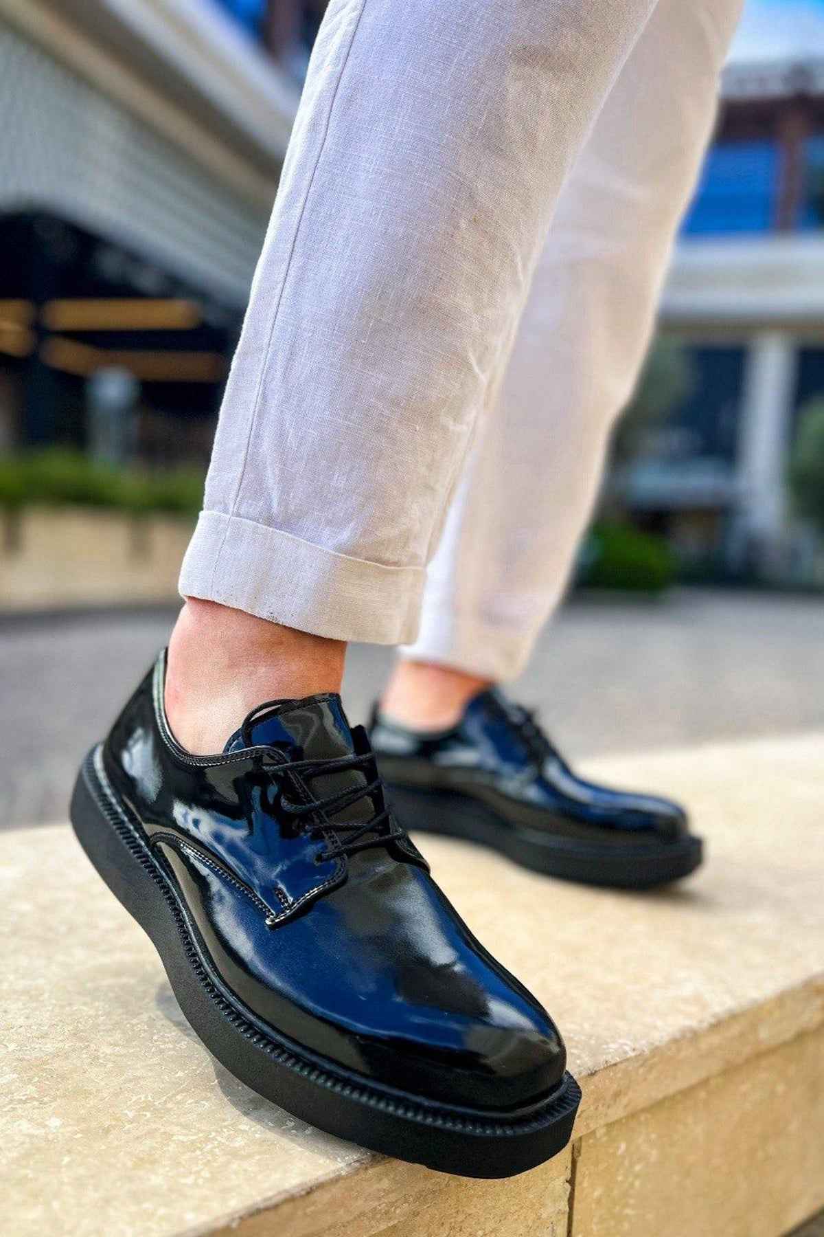 Men's black patent leather lace-up shoes, glossy finish, moc-toe style sole