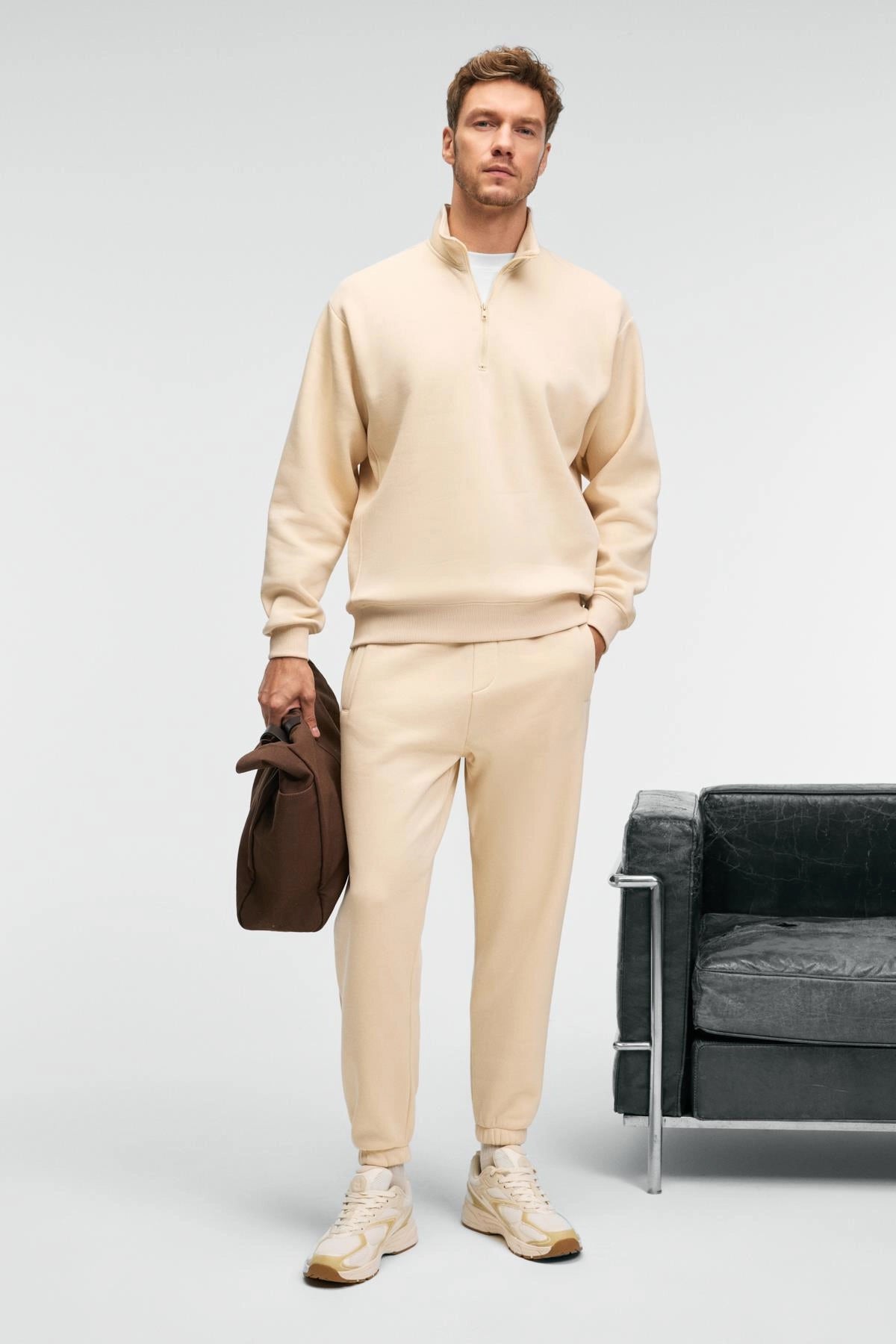 Men's cream zip stand-collar sweatshirt with matching sweatpants, relaxed fit