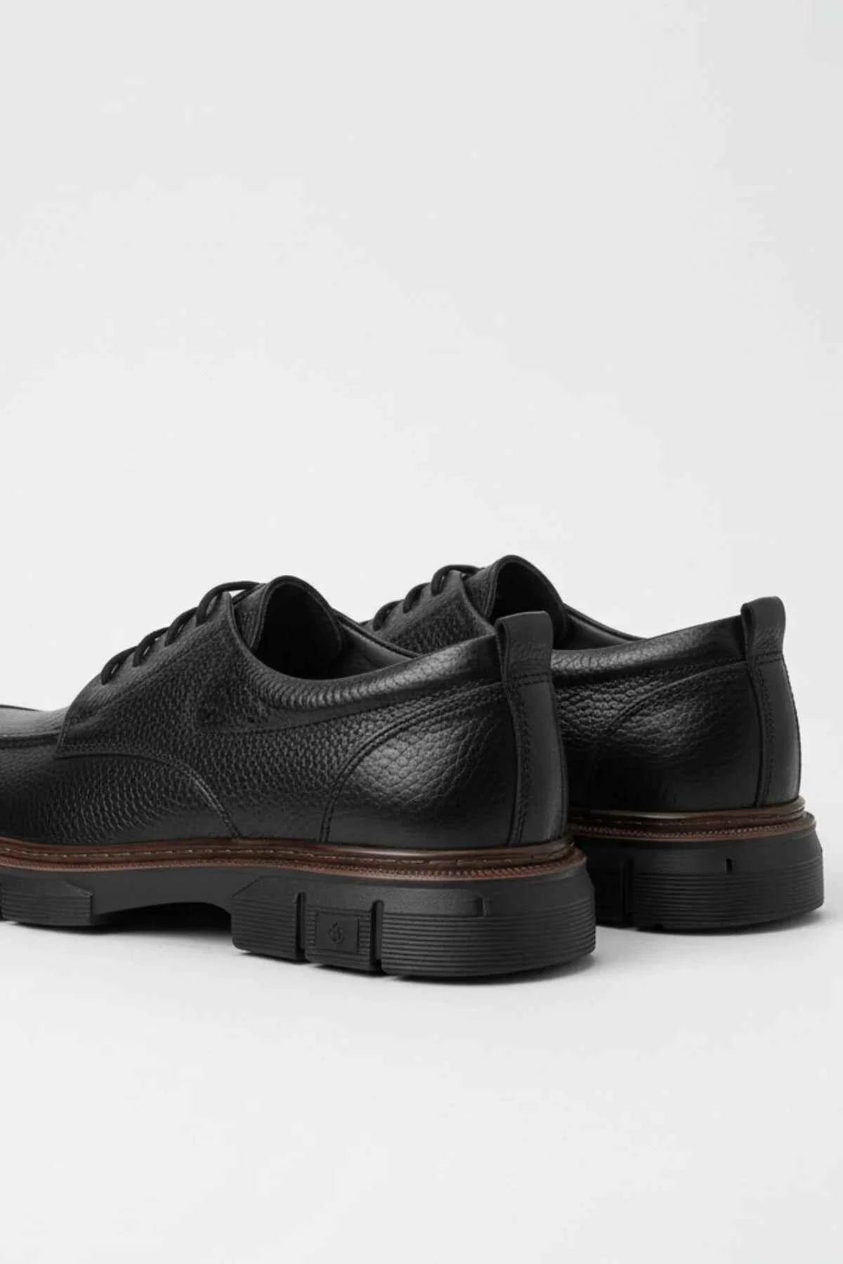 Men's leather lace-up classic shoes in black, back heel view with rubber sole