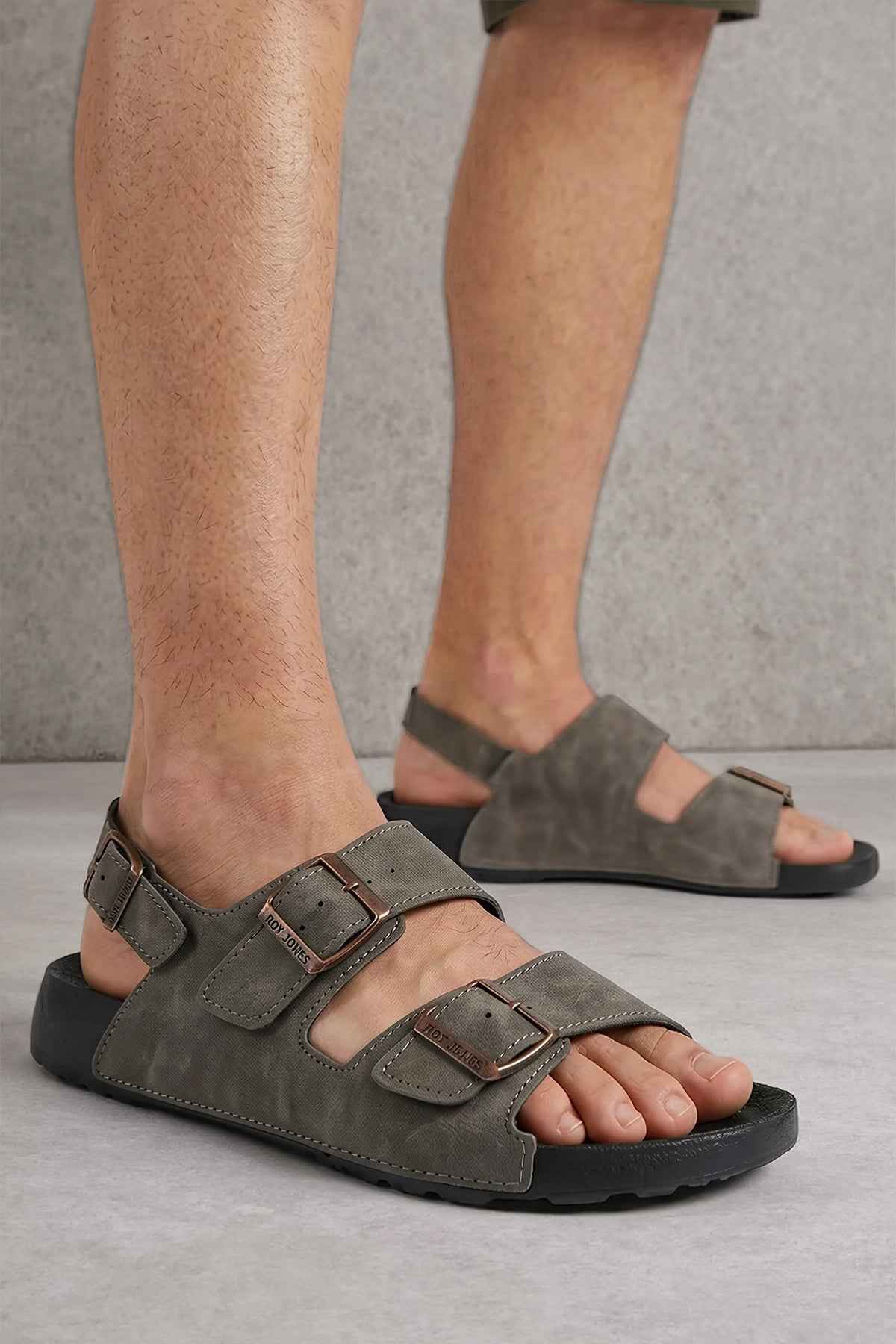 Men's gray sandals with two adjustable buckles and cushioned footbed