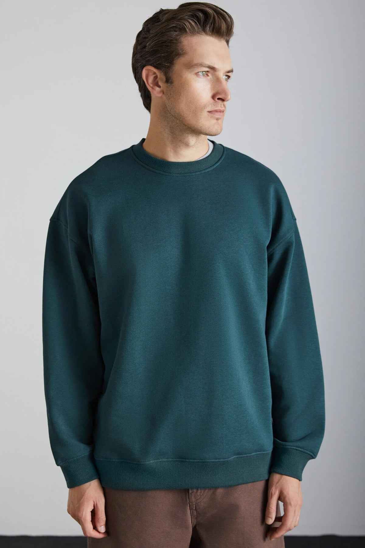 Men's oversized crewneck sweatshirt in dark green, ribbed cuffs and hem