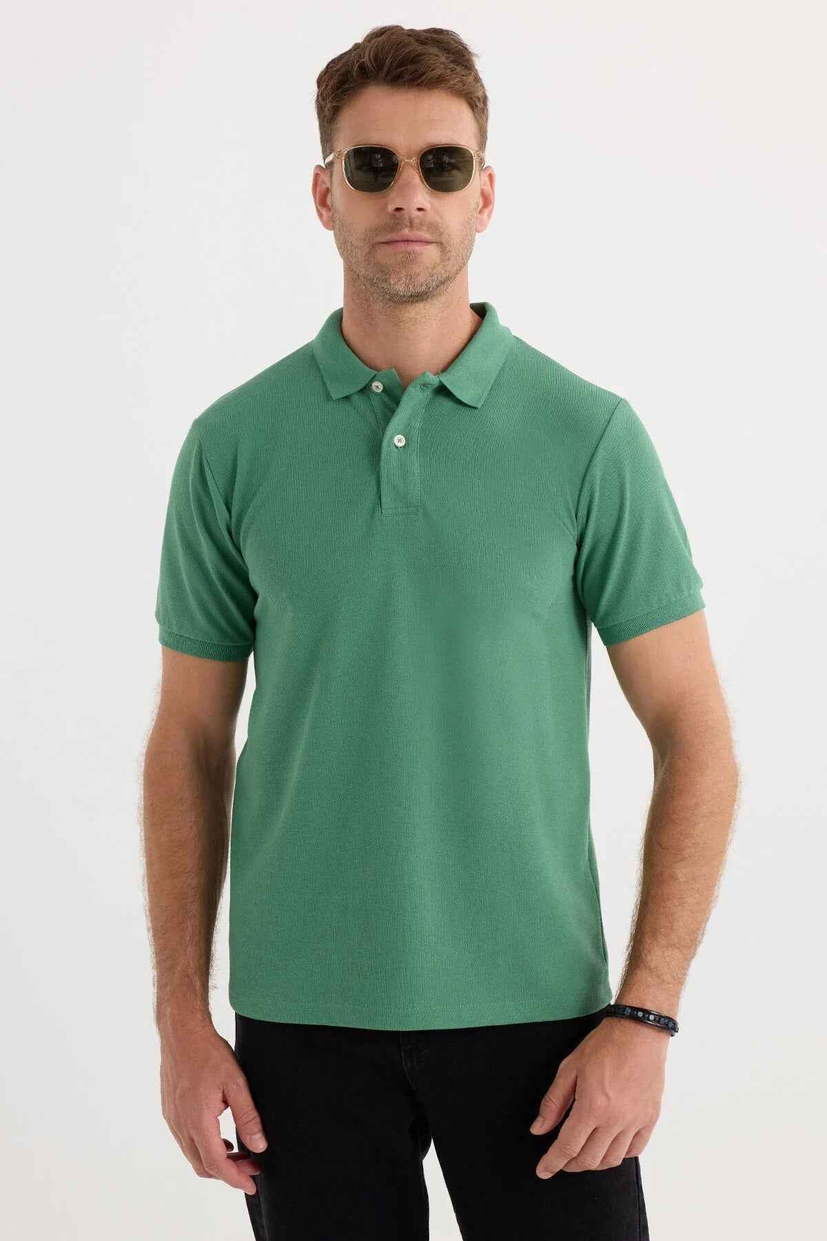 Men's Serin green polo shirt with short sleeves, button placket and fold-over collar