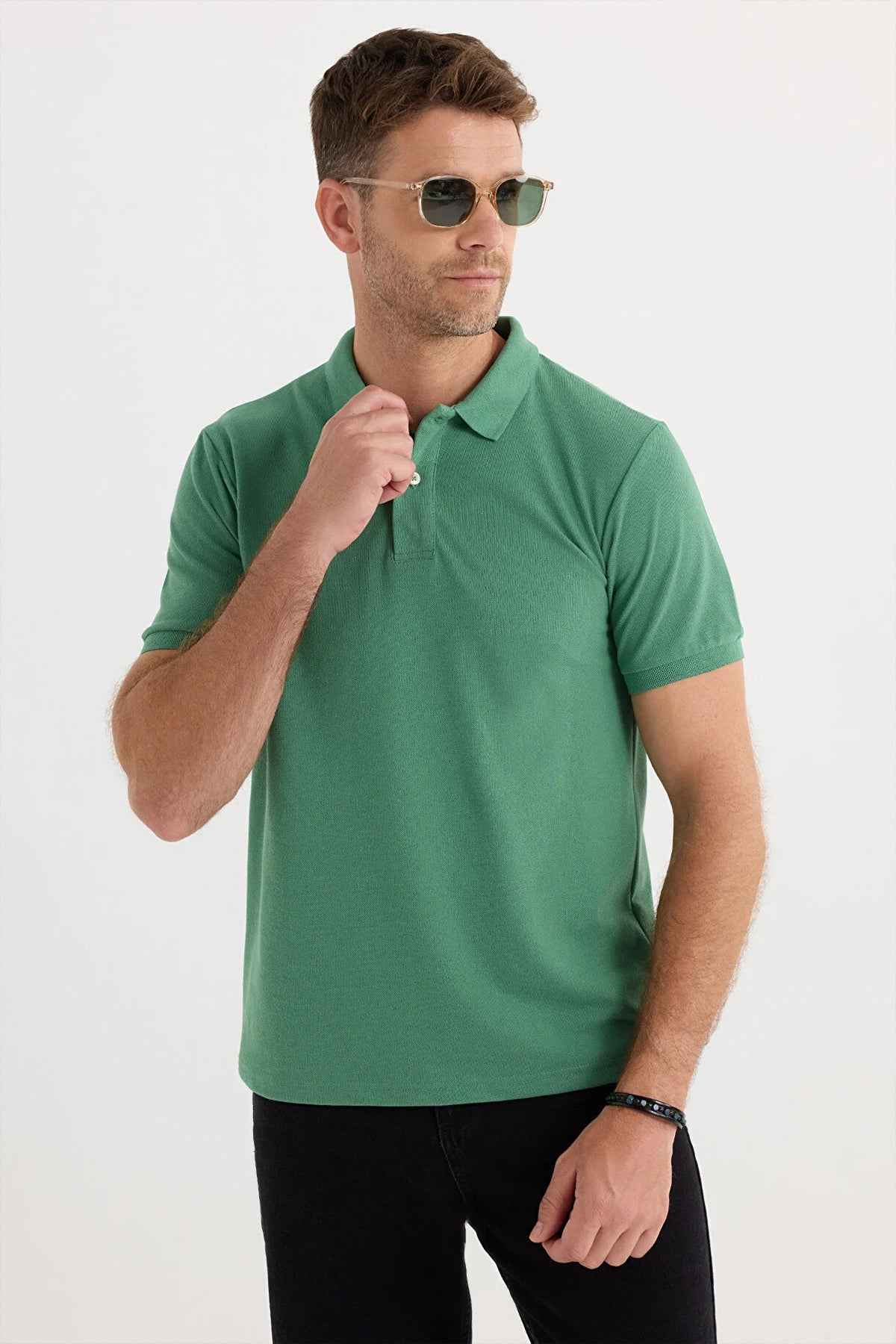 Men's Serin green polo shirt with short sleeves and three-button placket