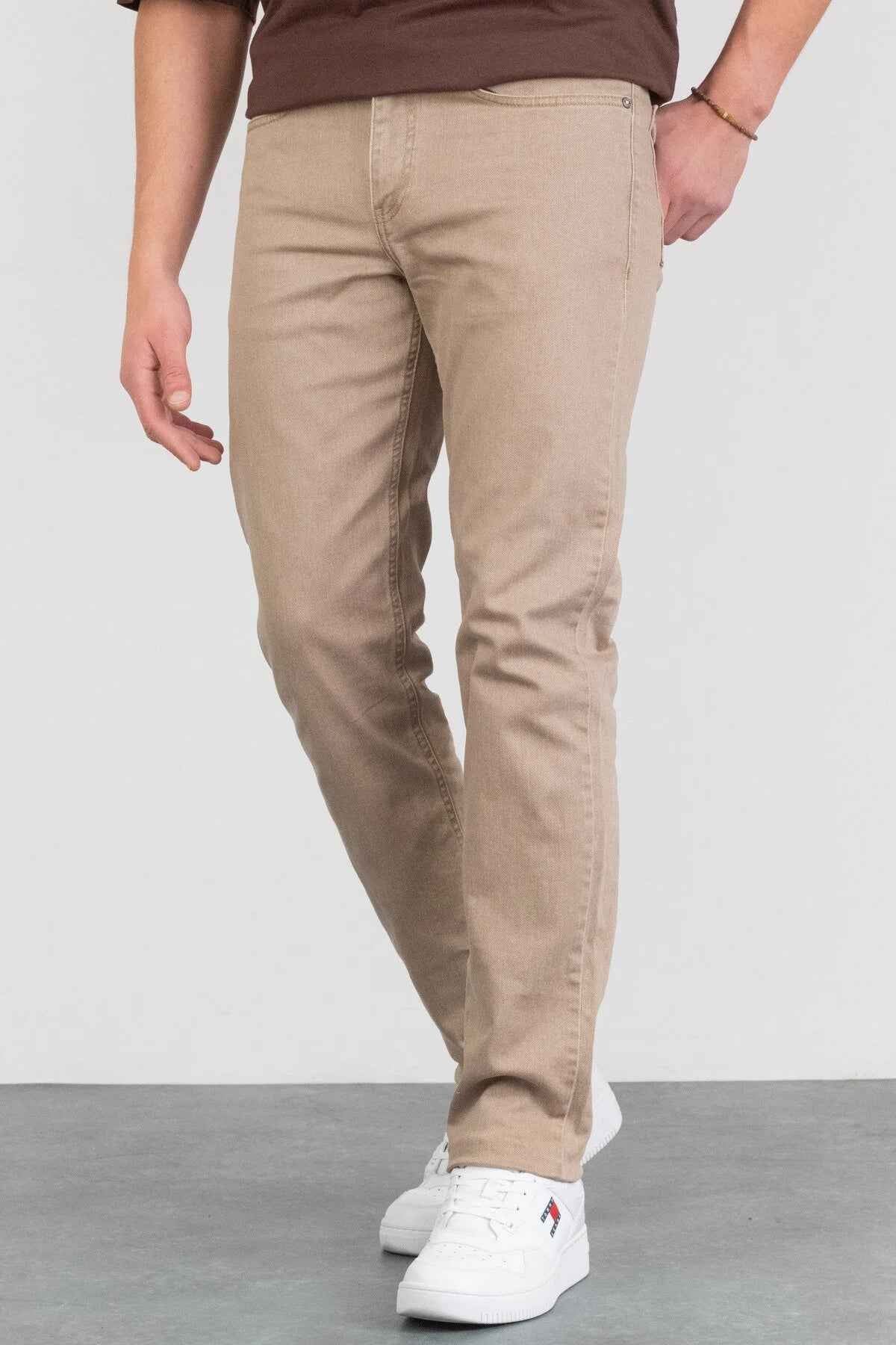 Men's beige jeans, slim straight cut with belt loops and tapered hem