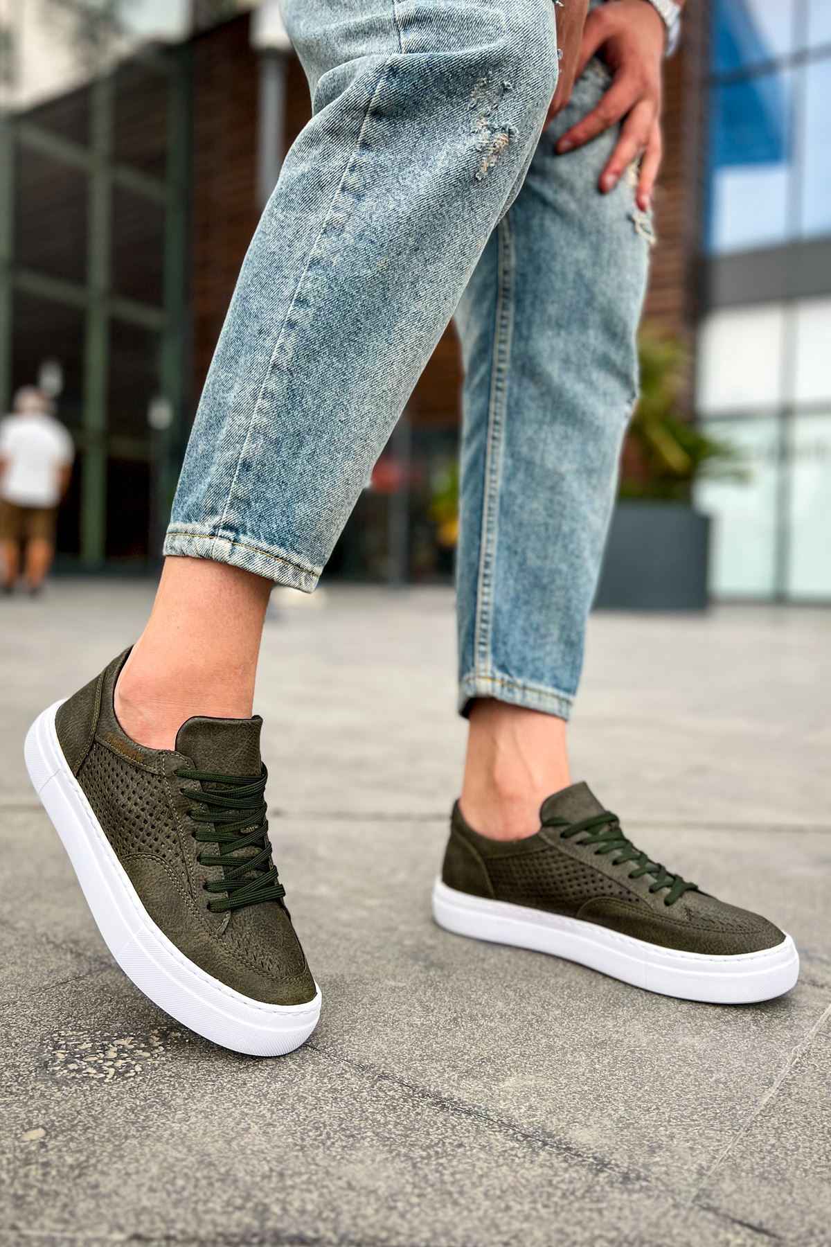 Men's khaki low-top sneakers, front view, green laces and white sole