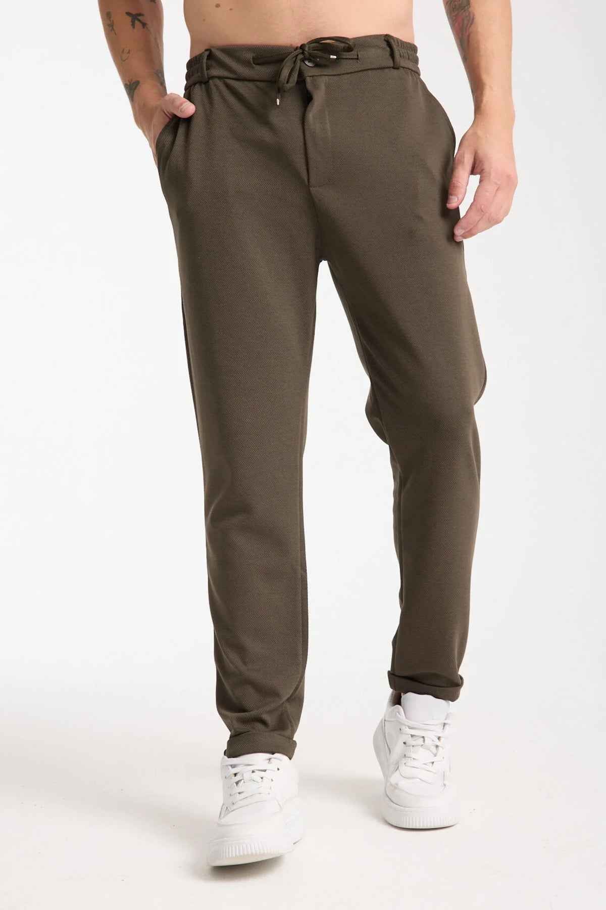 Men's khaki sweatpants with elastic waistband and drawstring, tapered legs