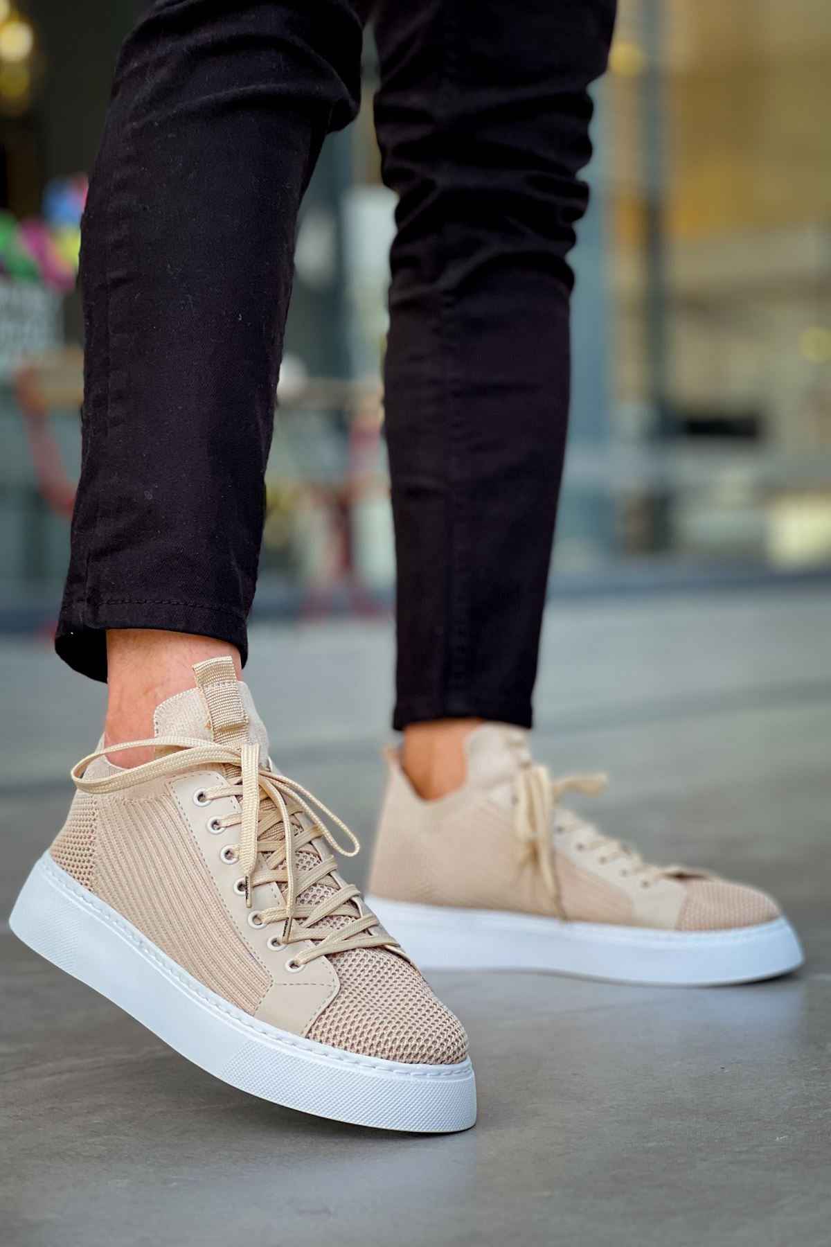 Beige knit sneakers with lace-up closure and white rubber sole