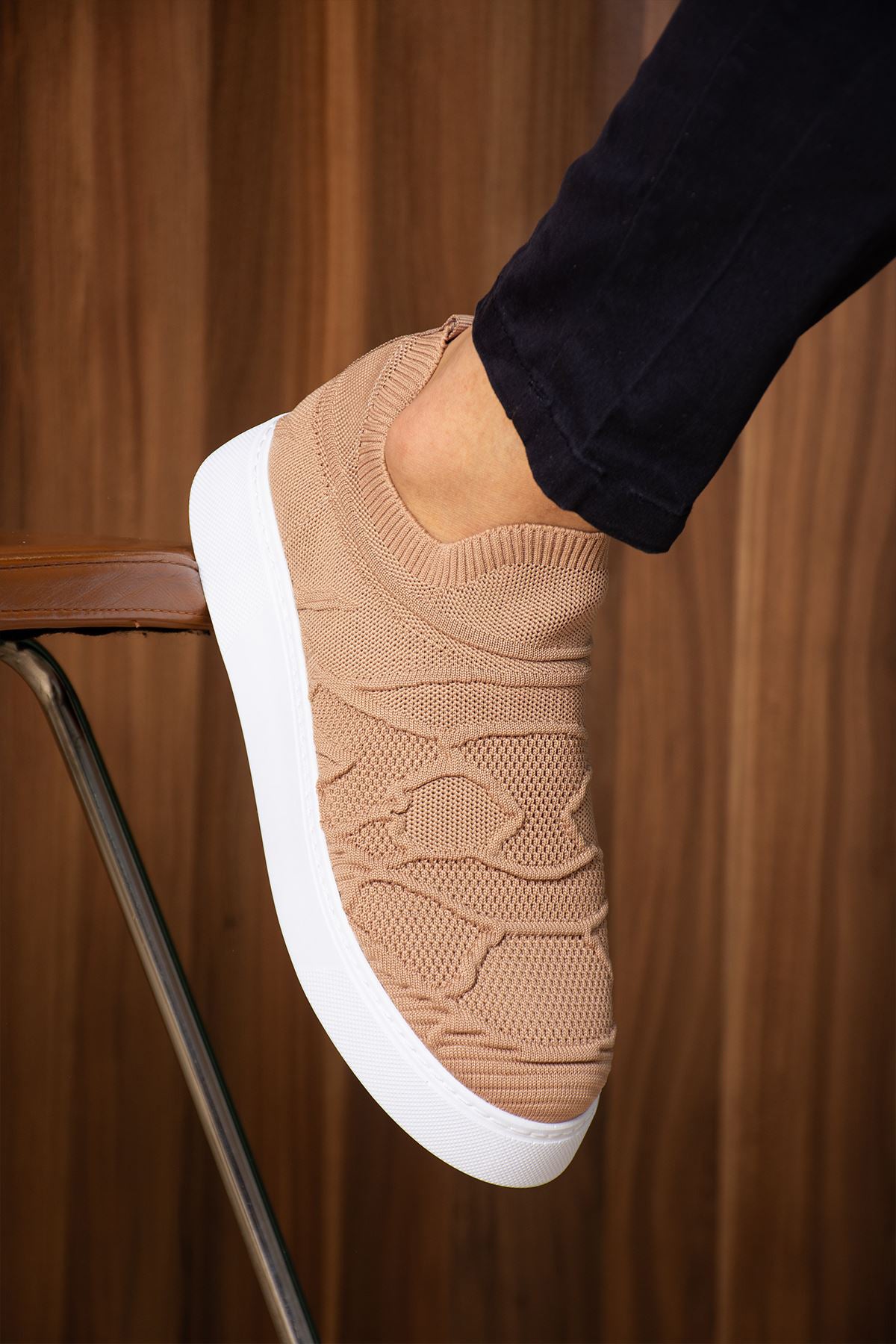 Beige knit sneakers with white rubber sole, side knit pattern