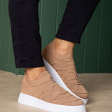 Beige knit sneakers with white sole, ribbed collar and wavy side texture