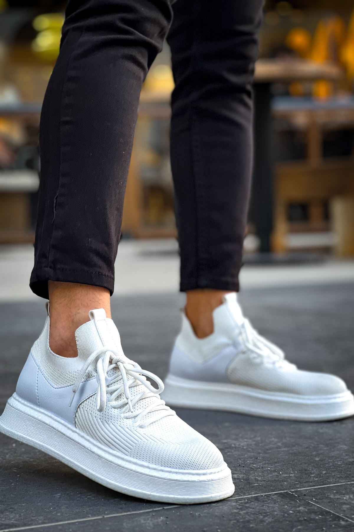 Men's knit sneakers, white, with lace-up vamps and white rubber outsole