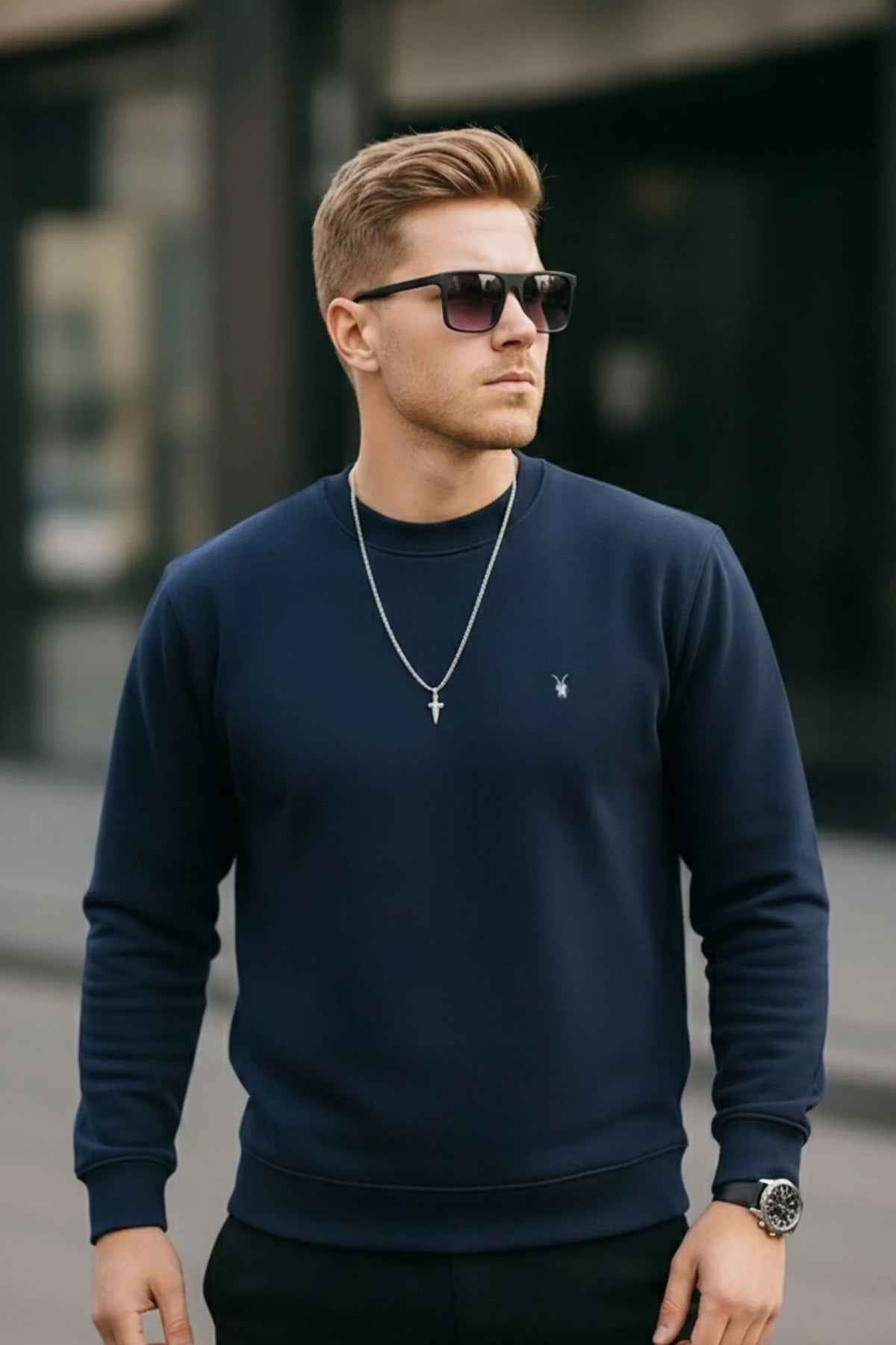 Men's navy crewneck sweatshirt, long sleeves, ribbed cuffs and hem