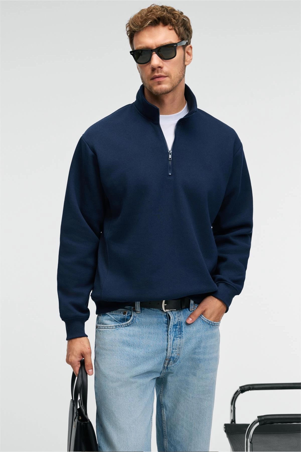 Navy blue zip stand-collar sweatshirt, relaxed fit, full-length sleeves