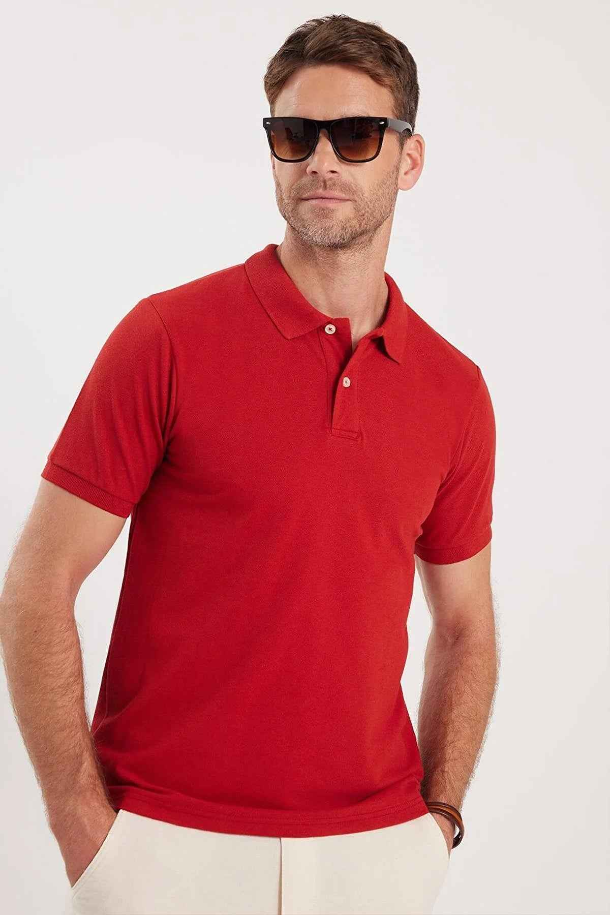 Red polo shirt with three-button placket and short sleeves