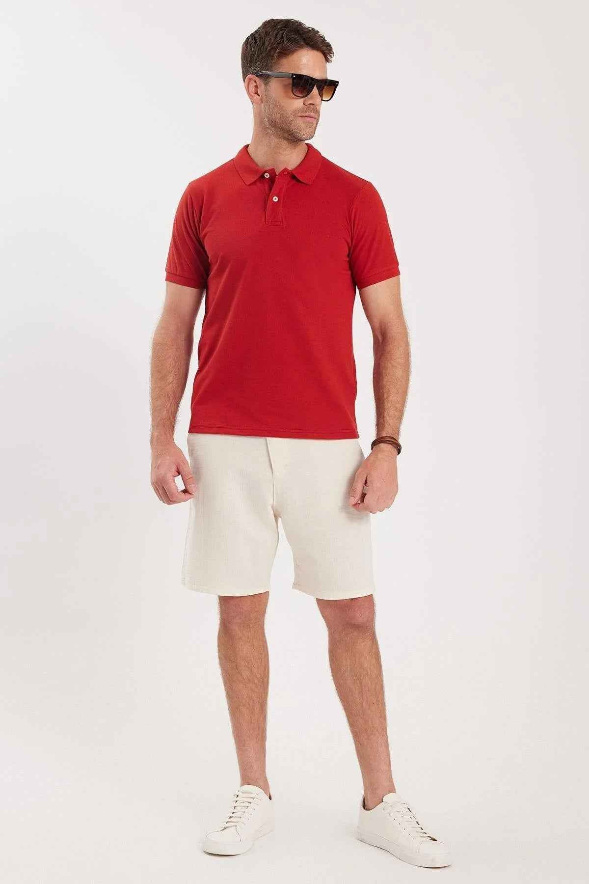 Red polo shirt with pointed collar and short sleeves