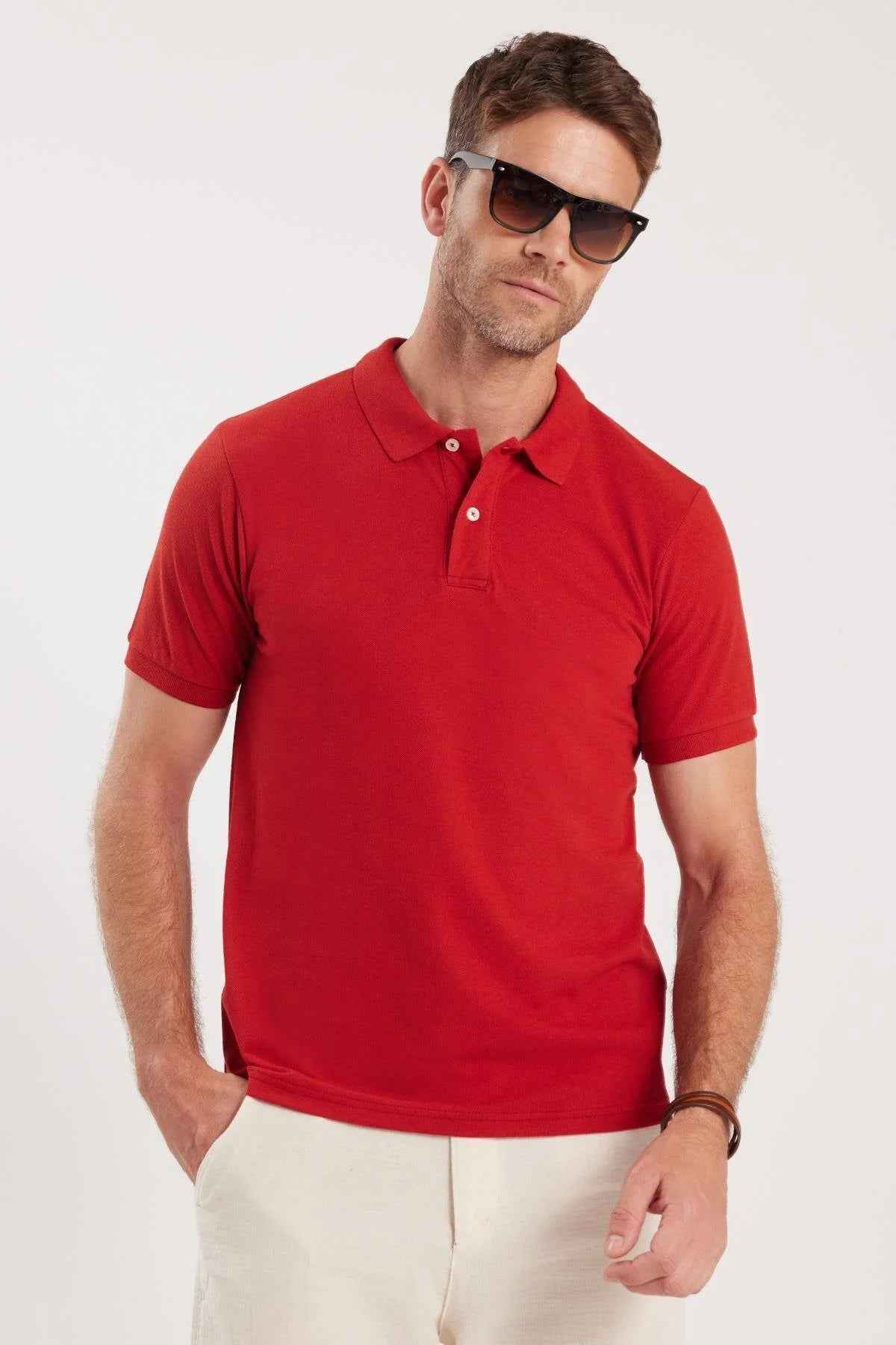 Red polo shirt with short sleeves and buttoned collar