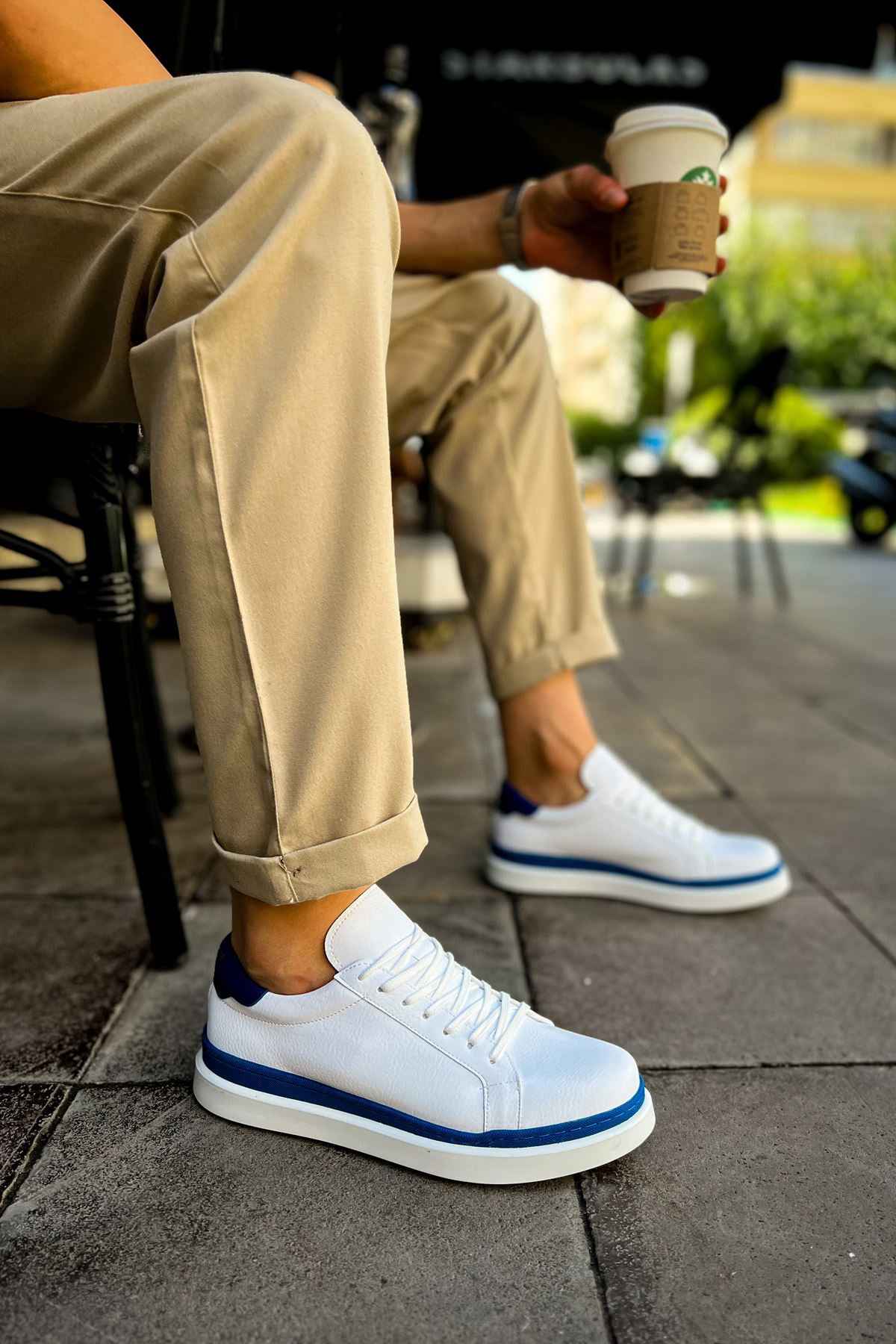 Men's white sneakers with blue trim, low-profile rubber sole