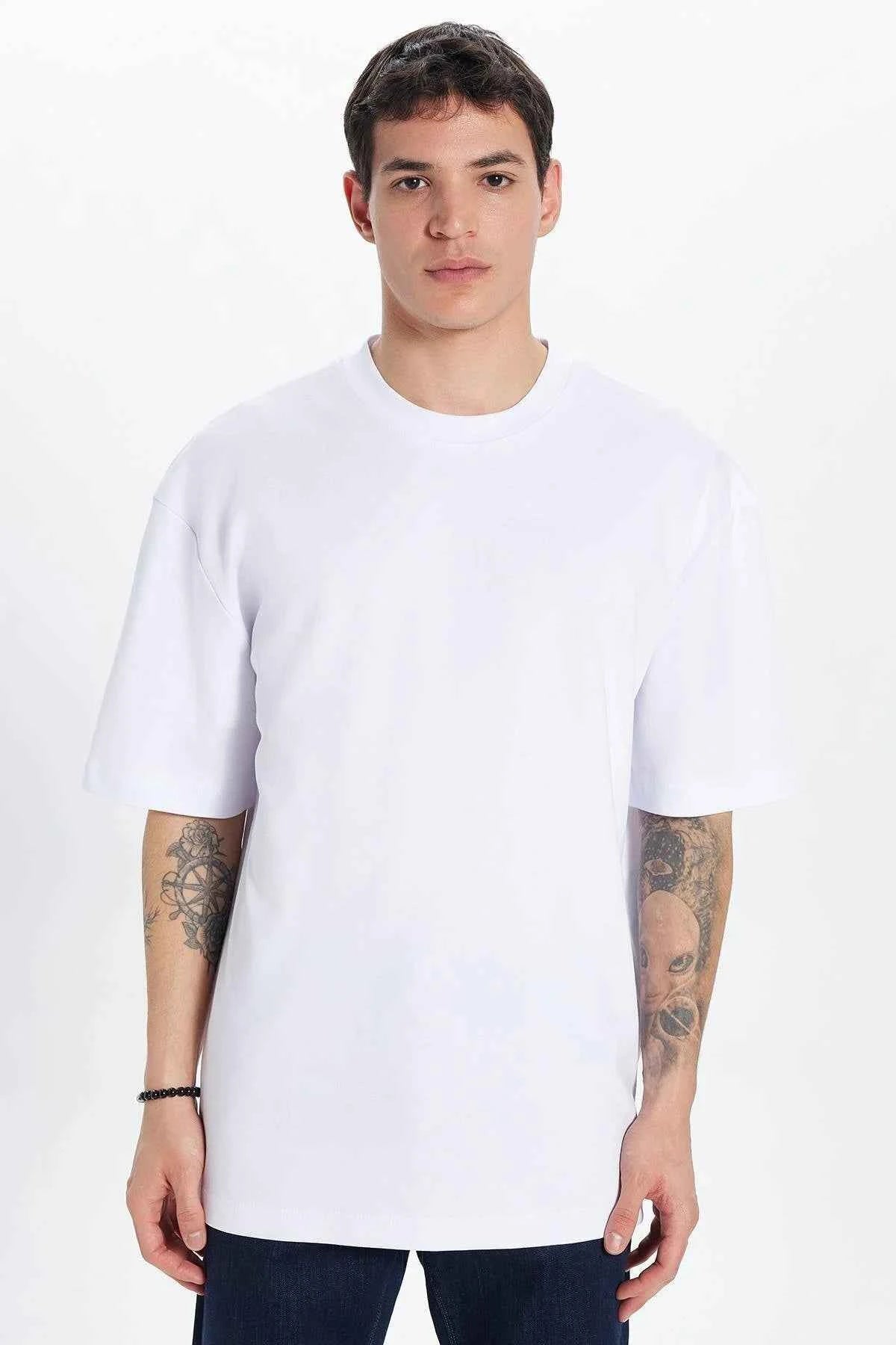 Oversize white crew-neck T-shirt with short sleeves, front view